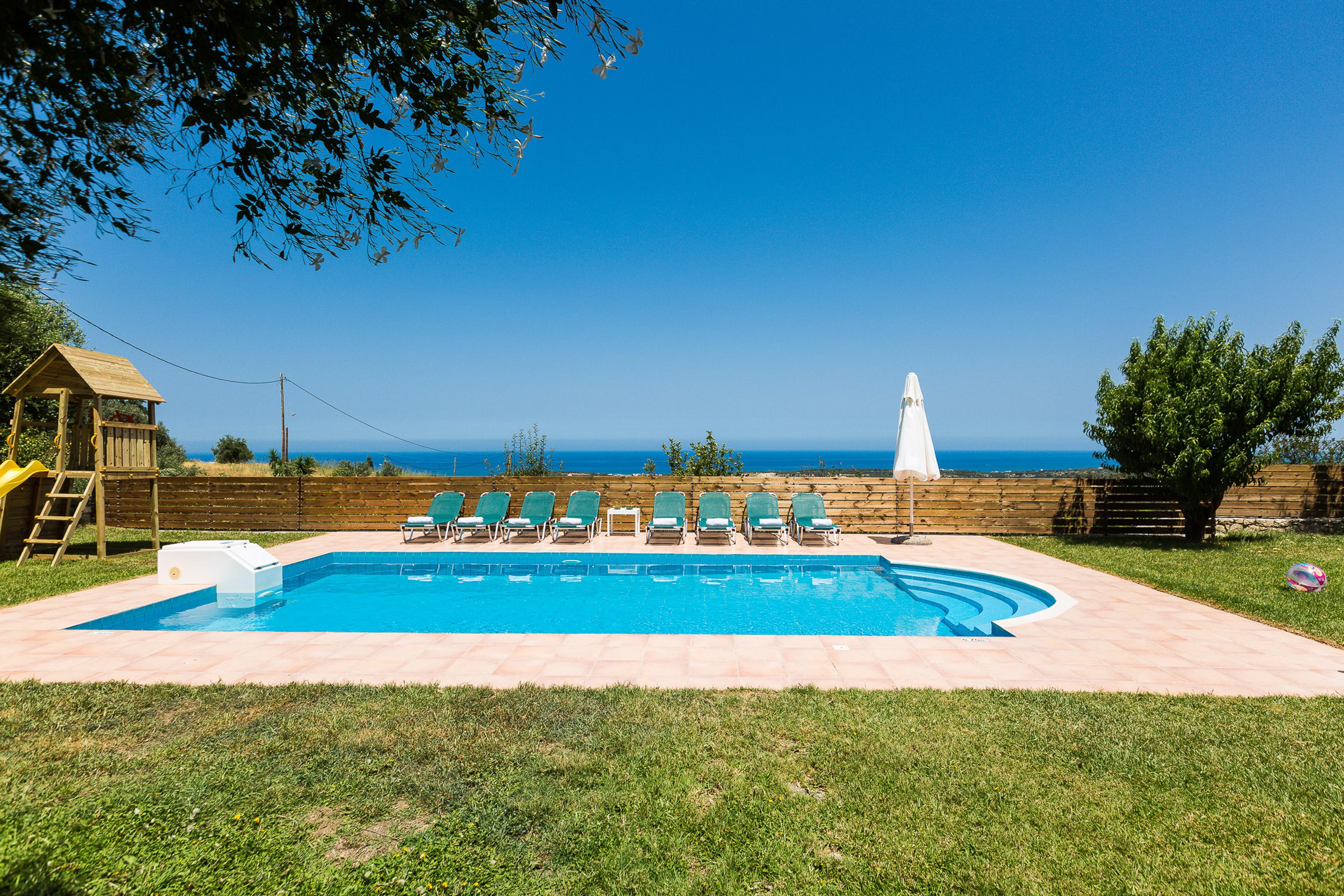 Villa w/Private Pool, Play Area, BBQ & Pool table in Ρεθύμνης, Crete