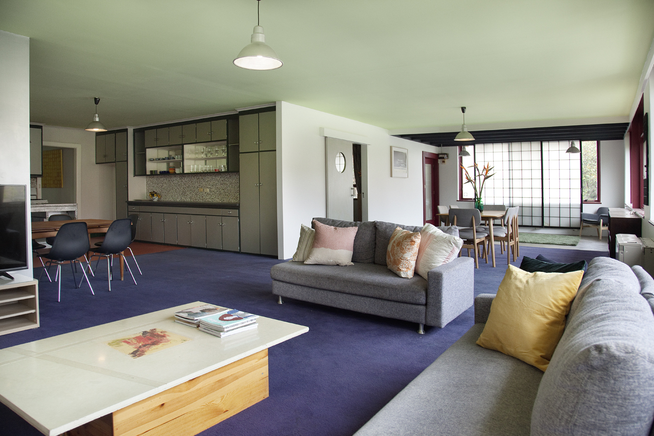 Huge, stylish, central, 3 br apartment with pool.