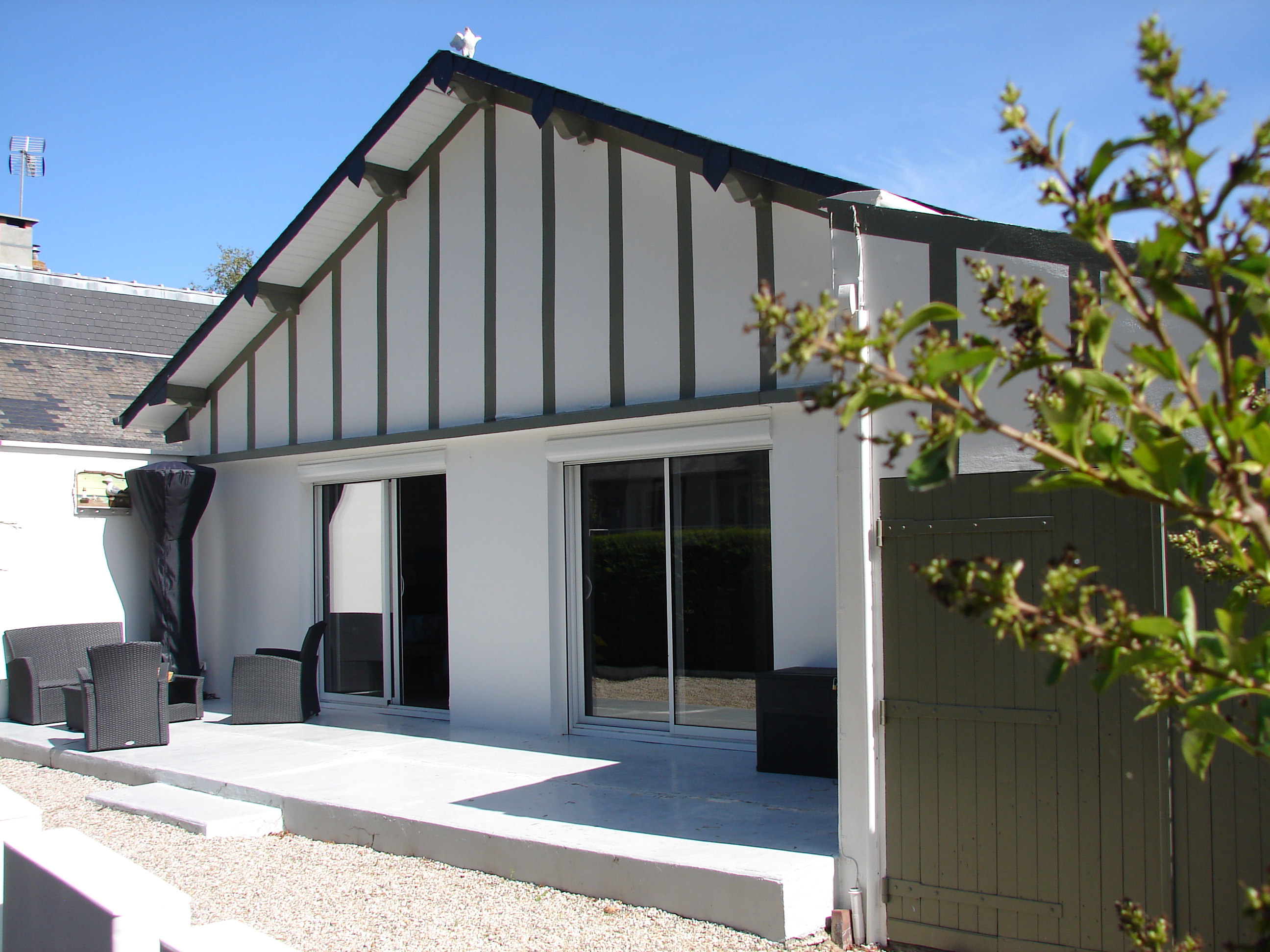 House with garden, 350 m from the beach