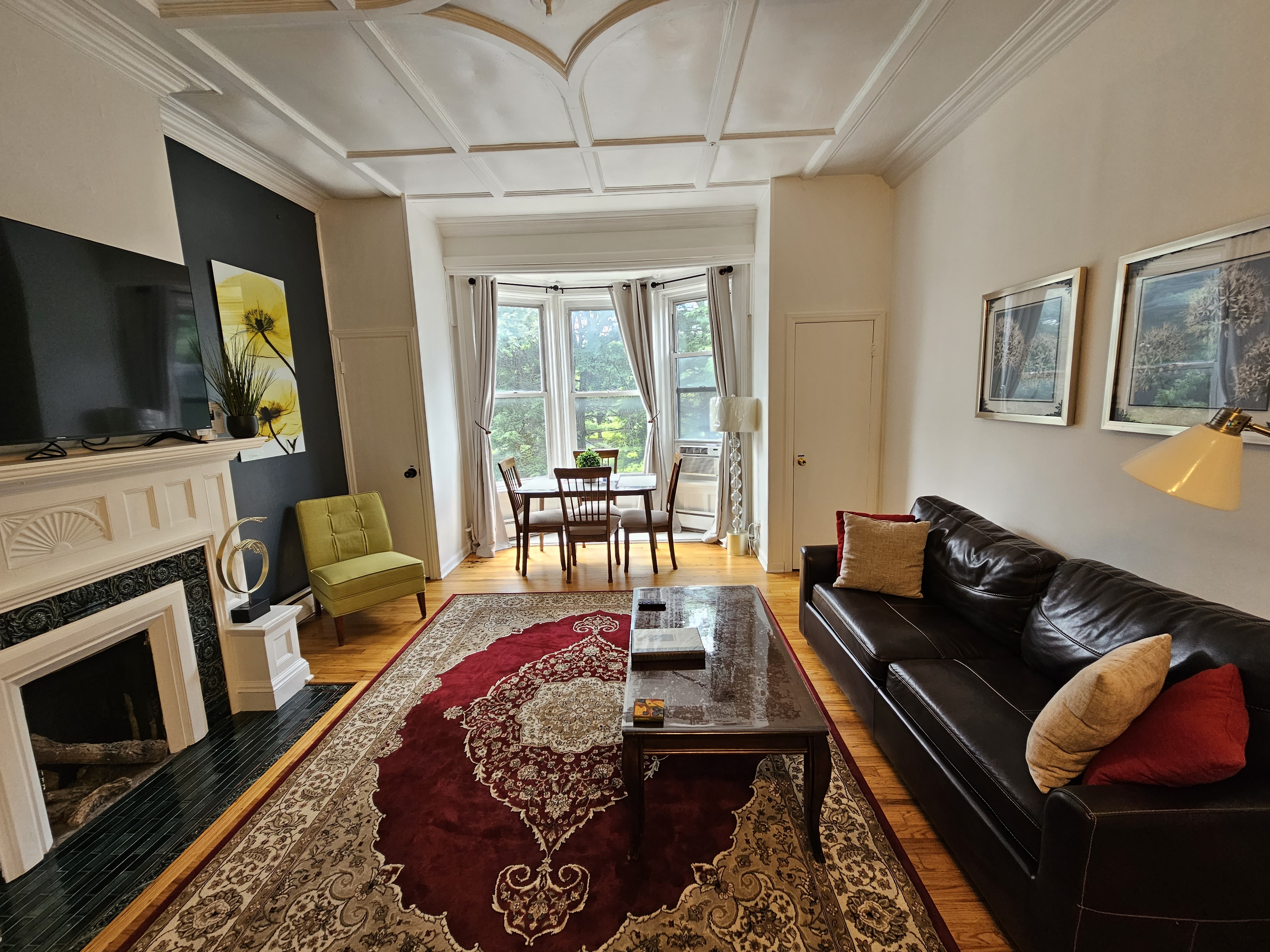 Washington Parkside 1 Bedroom In 1800s Brownstone! in SIXTH WARD, Albany
