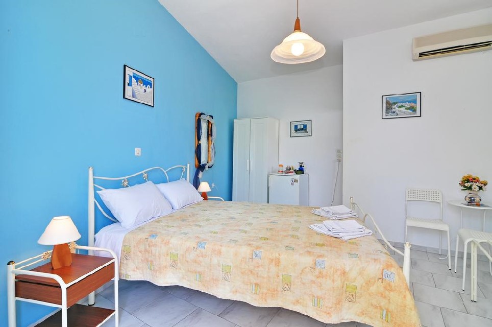 Mimoza Rooms in Adamas - Room with Double Bed 02