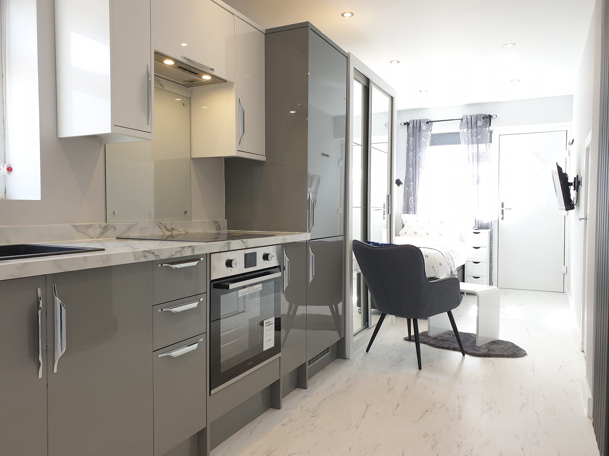 Modern Studio Room with Free Parking