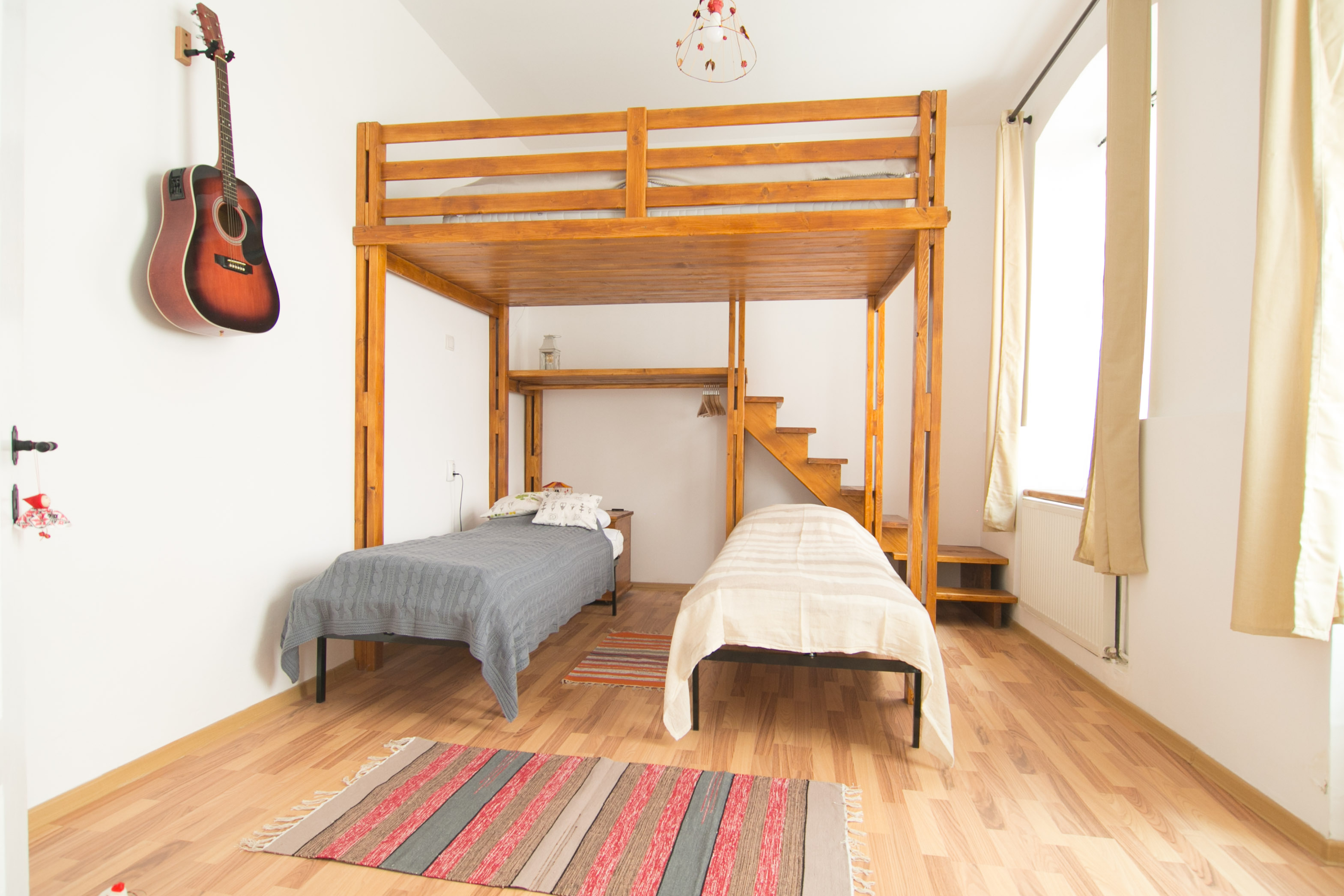 Pigeon's nest, quiet and central 1BR sleeps 4