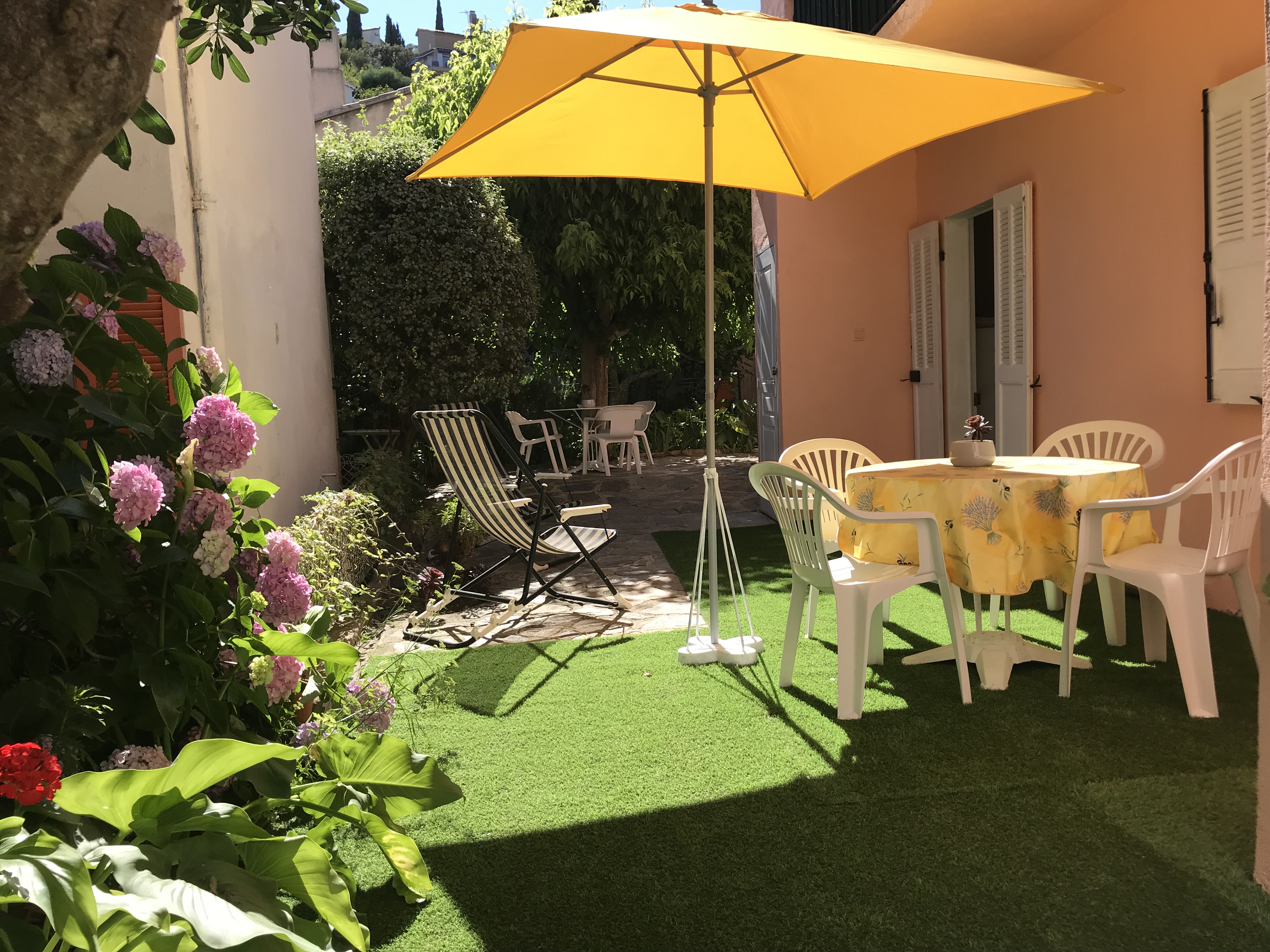 Garden level T2 200m from the beach and quiet
