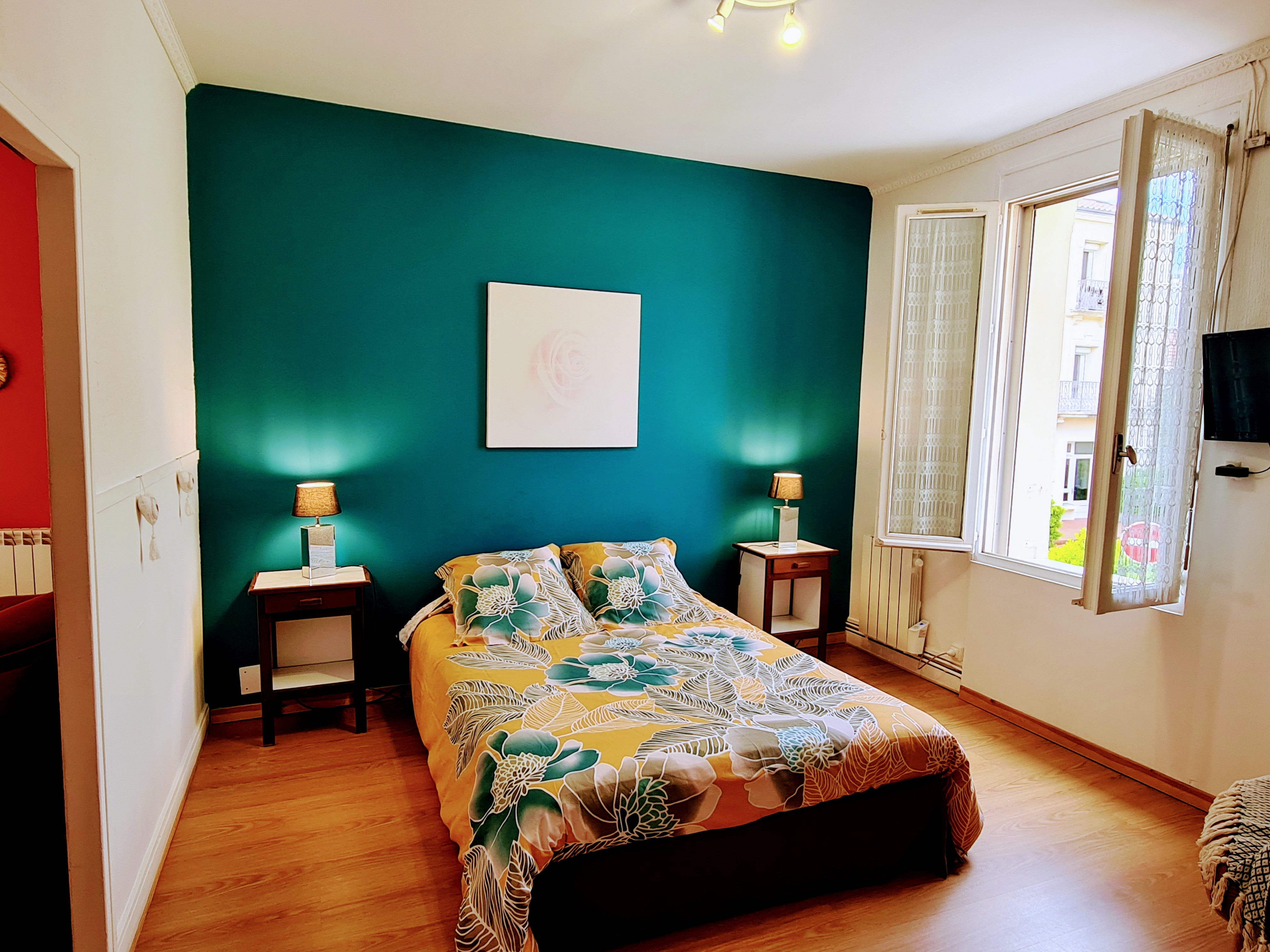 32m2 air-conditioned apartment with terrace .