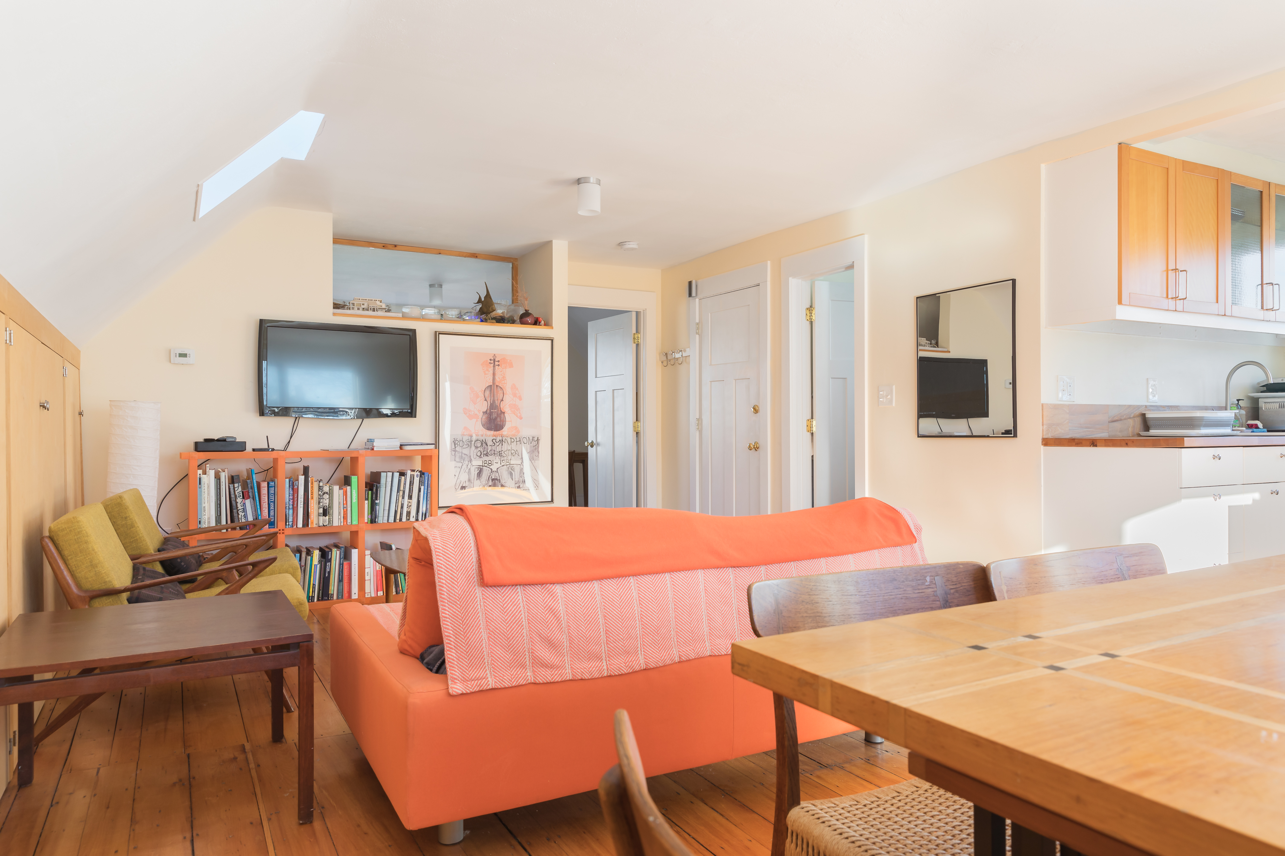 Bright Convenient Apt Harvard / MIT in The Port, Cambridge