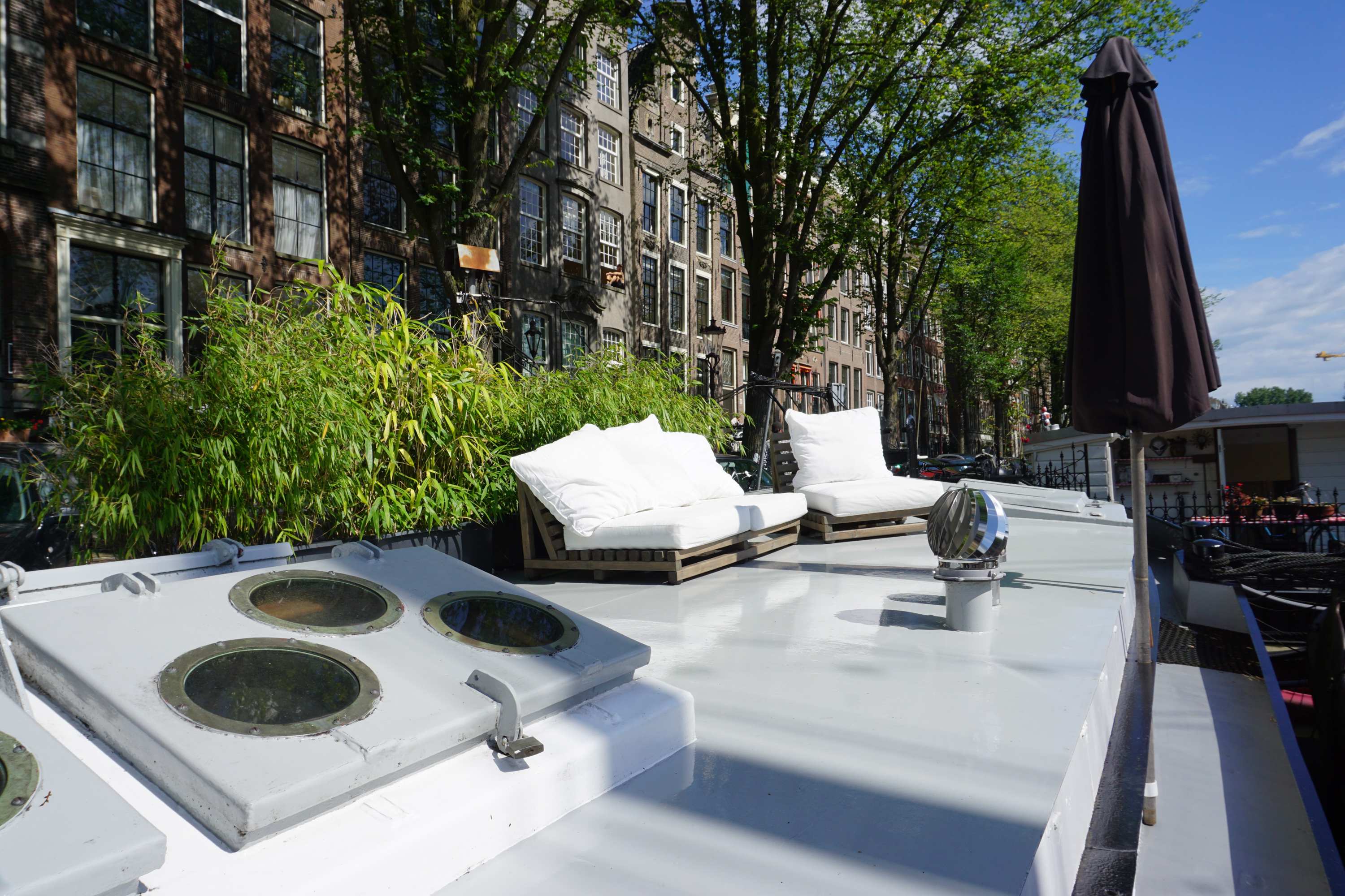 Amsterdam Modern HOUSEBOAT with TERRACE โ Amsterdam stay