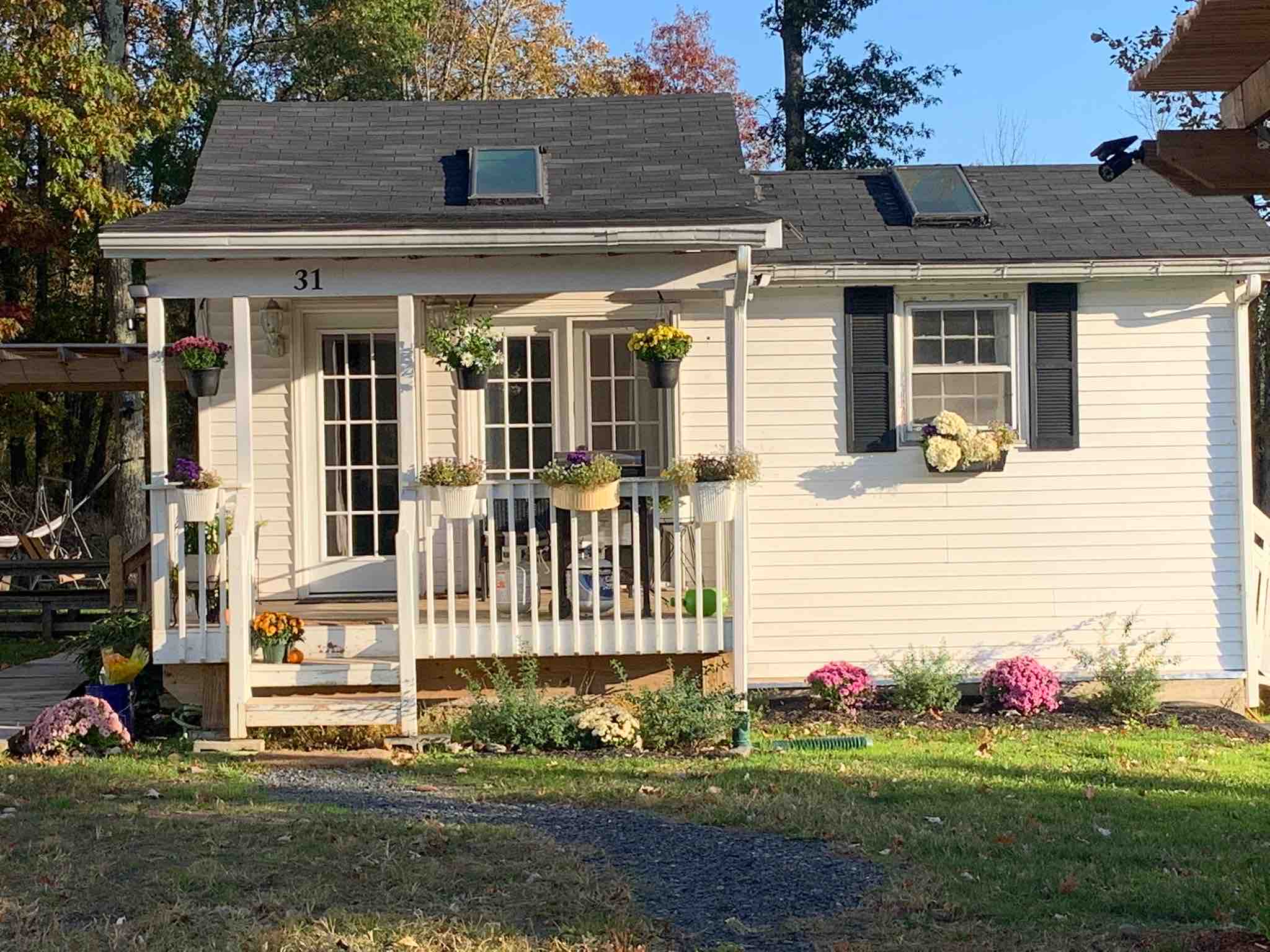 Lux tiny cottage at DiR mini Farm in Gardiner NY