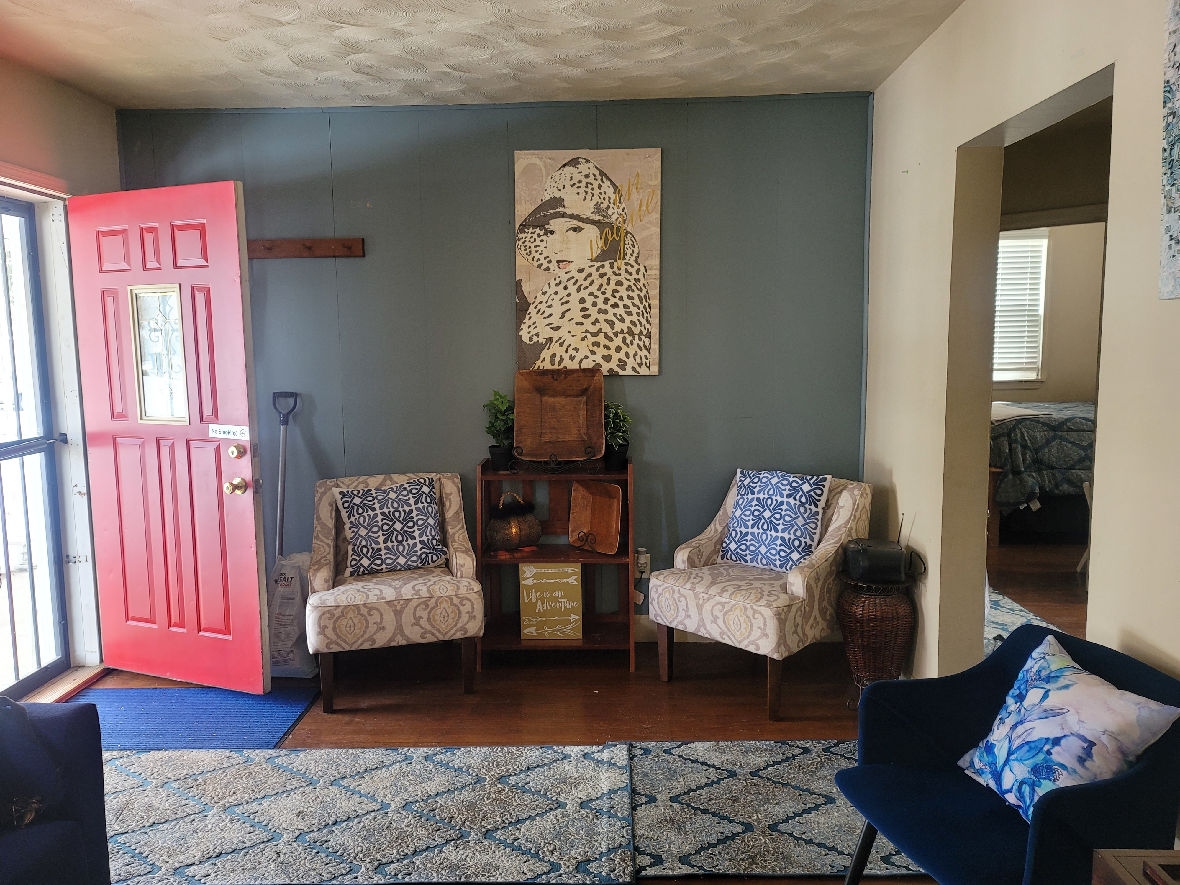 Columbus Clean Cozy Close to Everything sleeps 12 in North Linden, Columbus