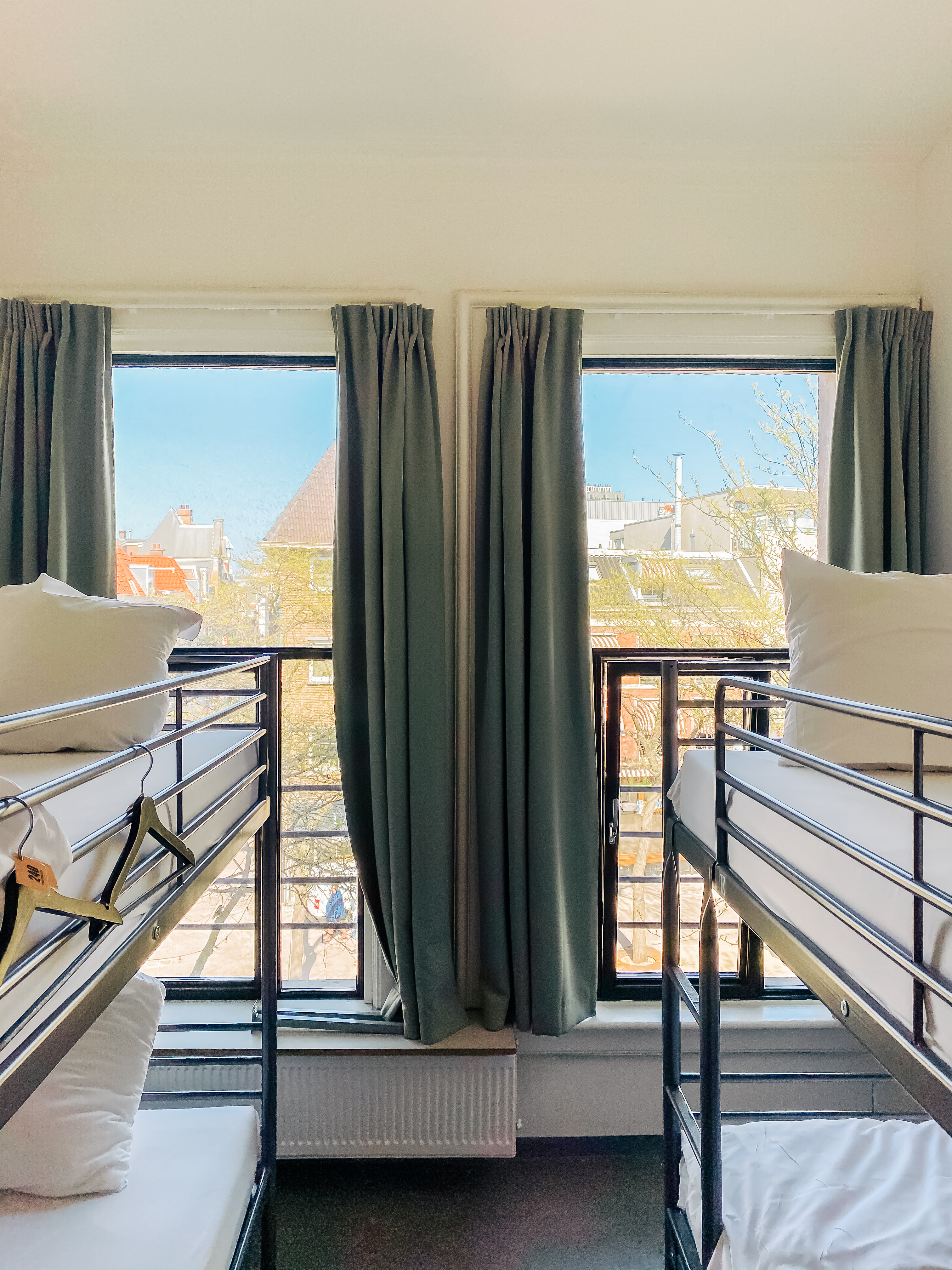 Comfy room for 8 guests with en-suite bathroom — The Hague stay