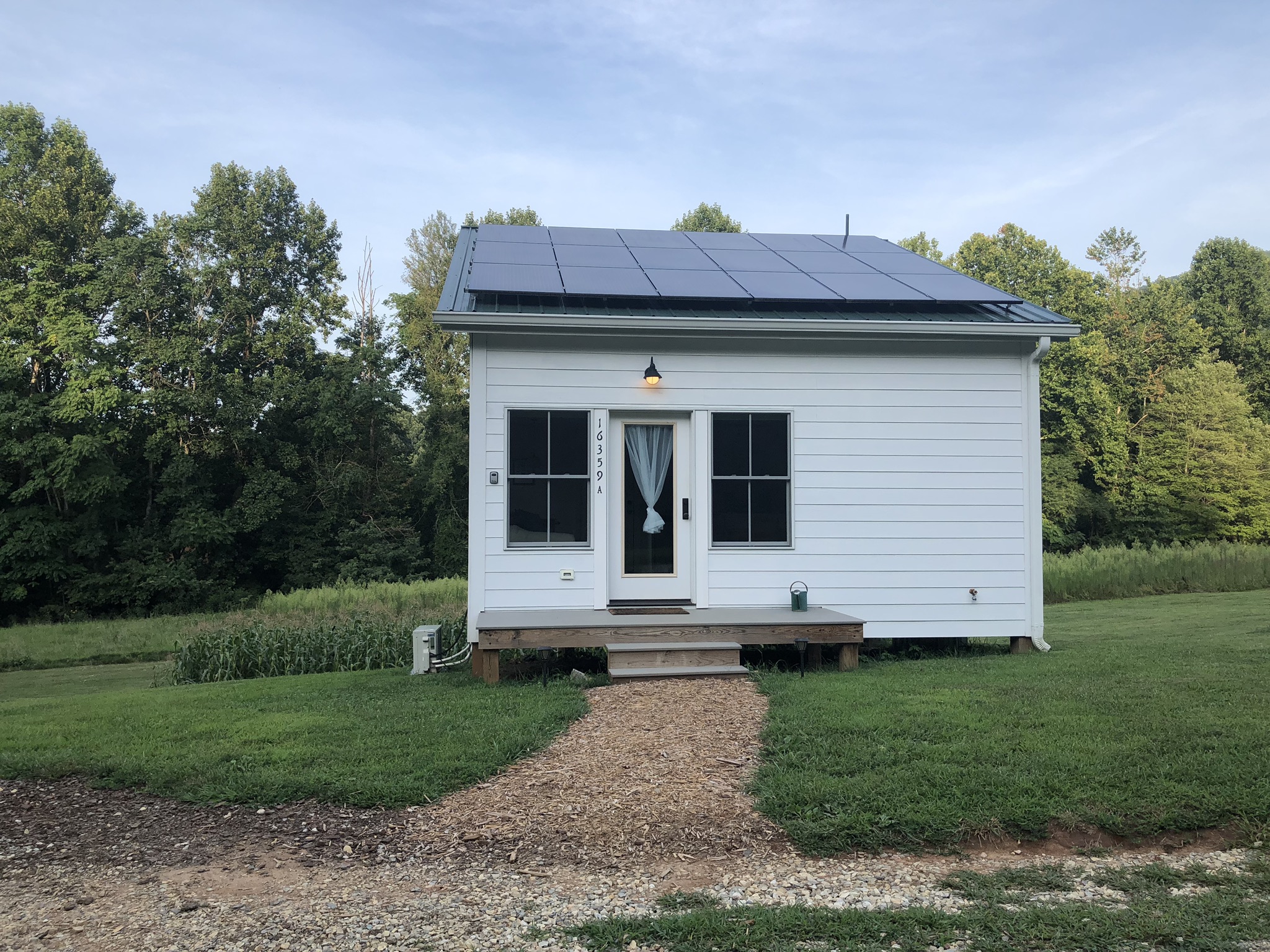 Grace’s Place Petite Retreat A Perfect location! Tiny houses for Rent