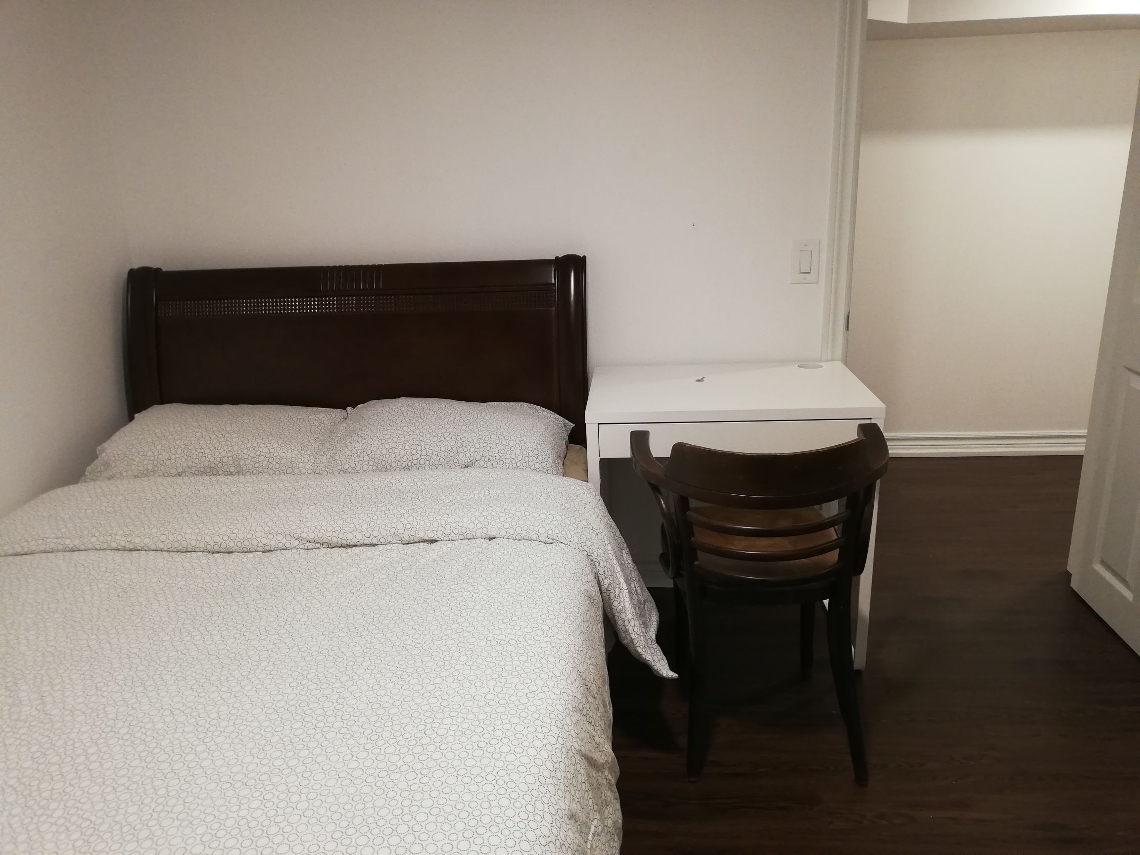 Private Bathroom -@Trinity Park/Queen West(RM #1)