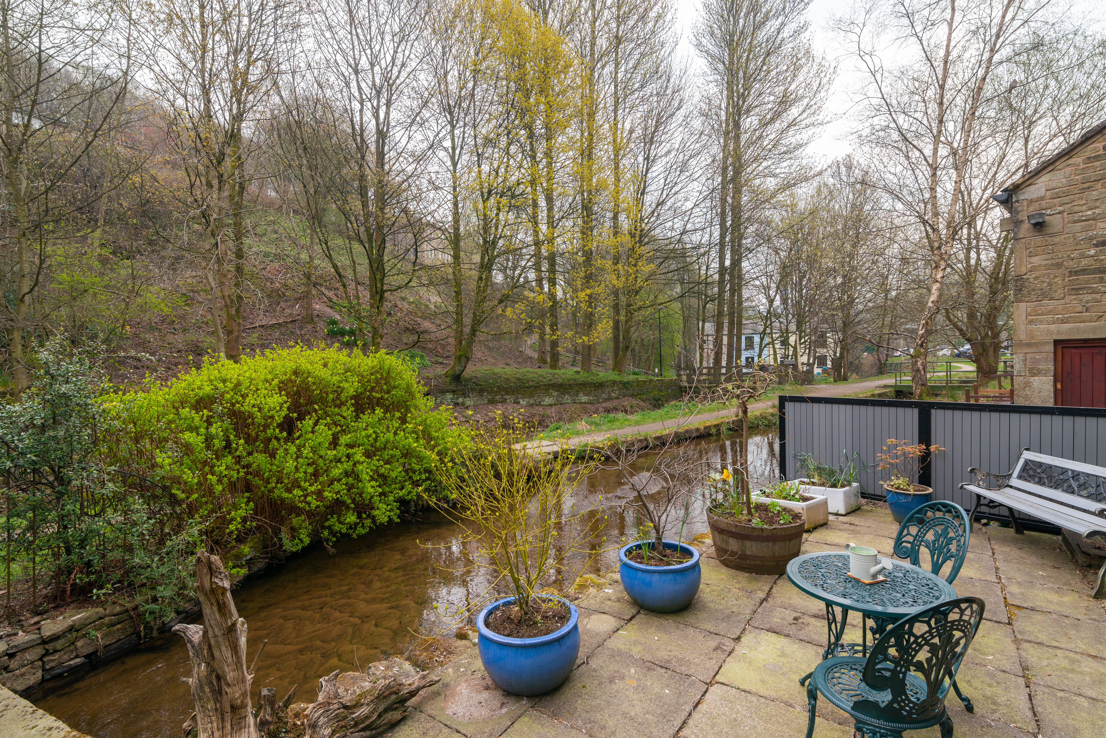 Delph, Saddleworth Entire Waterside apartment in Oldham District, Greater Manchester