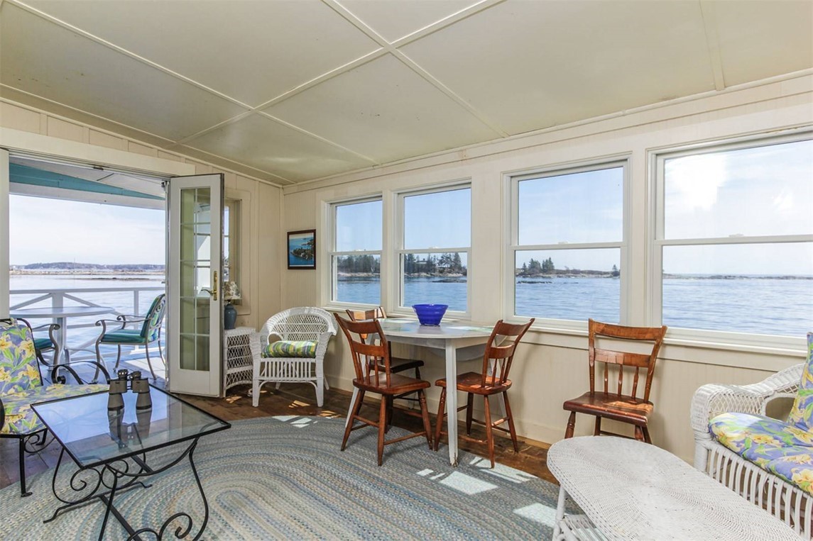 Cozy dock house on water Cottages for Rent in Boothbay, Maine, United