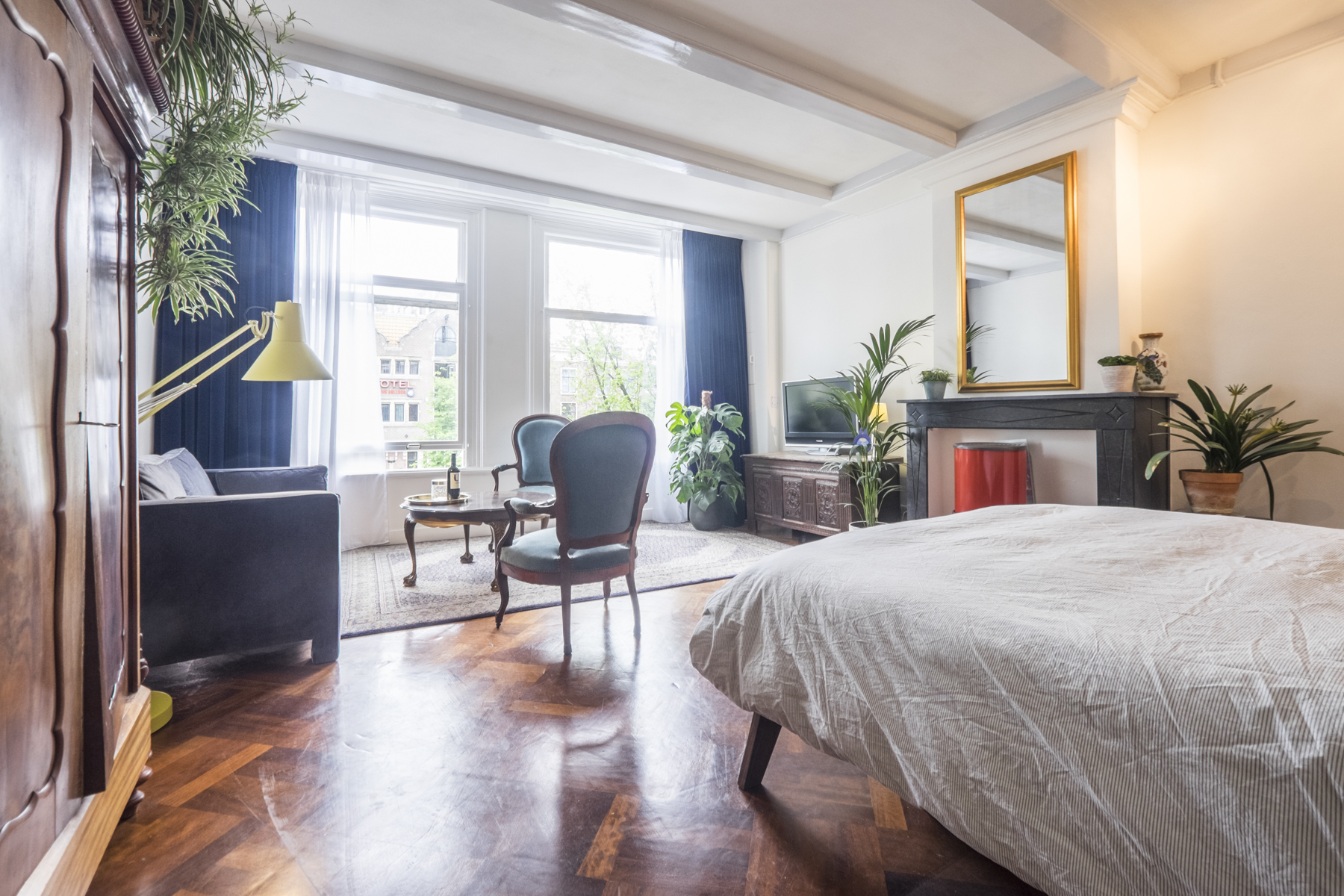 Lovely private room with canal view — Amsterdam stay