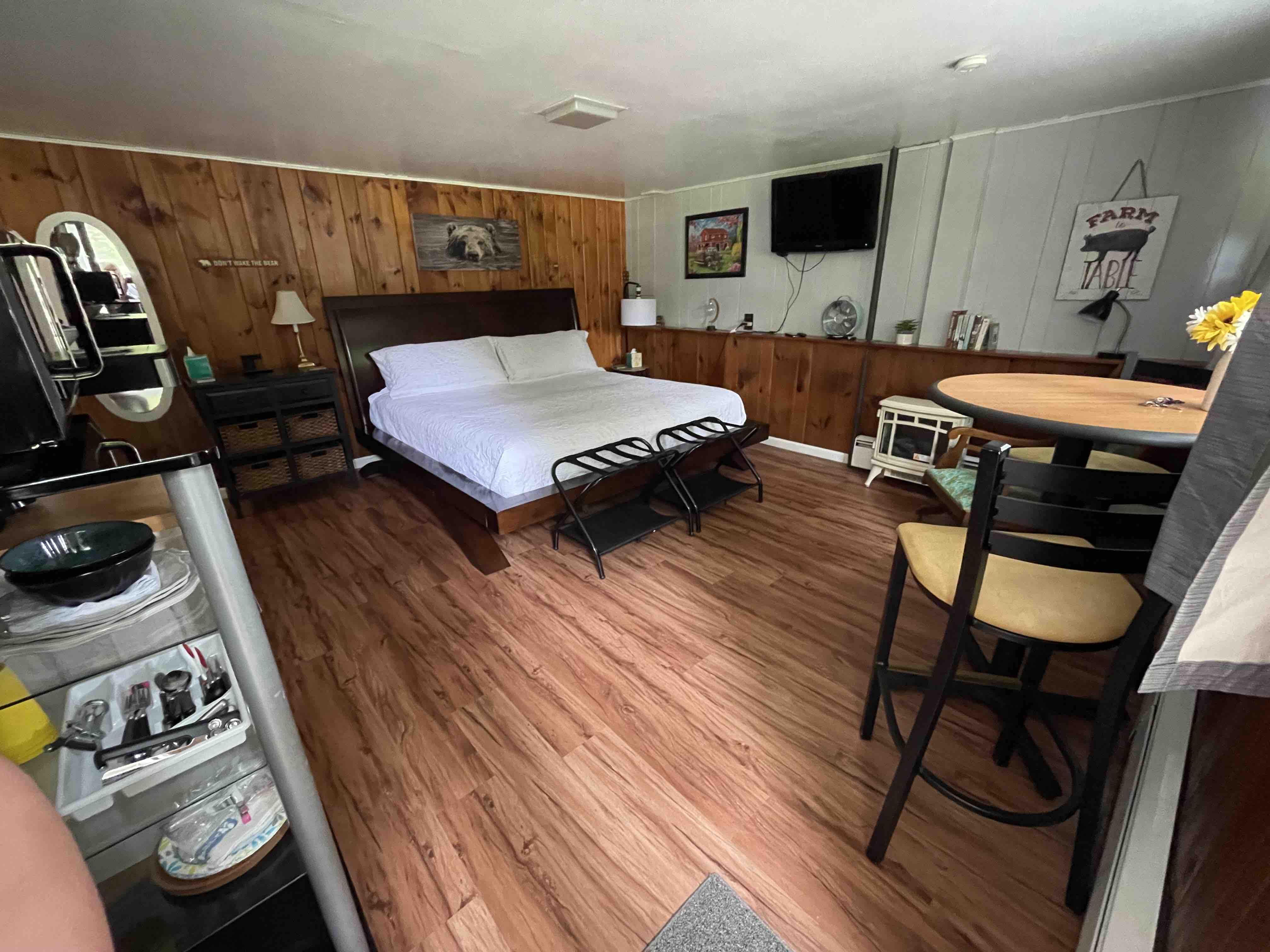 Romantic Hideaway- 8 Minutes from Lake George