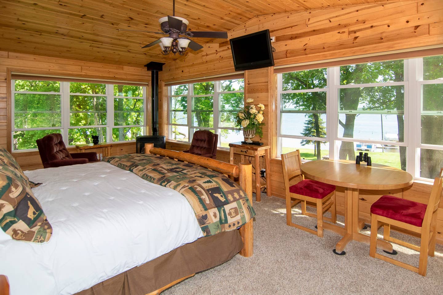 Bay View Suite at Leech Lake Resort B&B Bed and breakfasts for Rent
