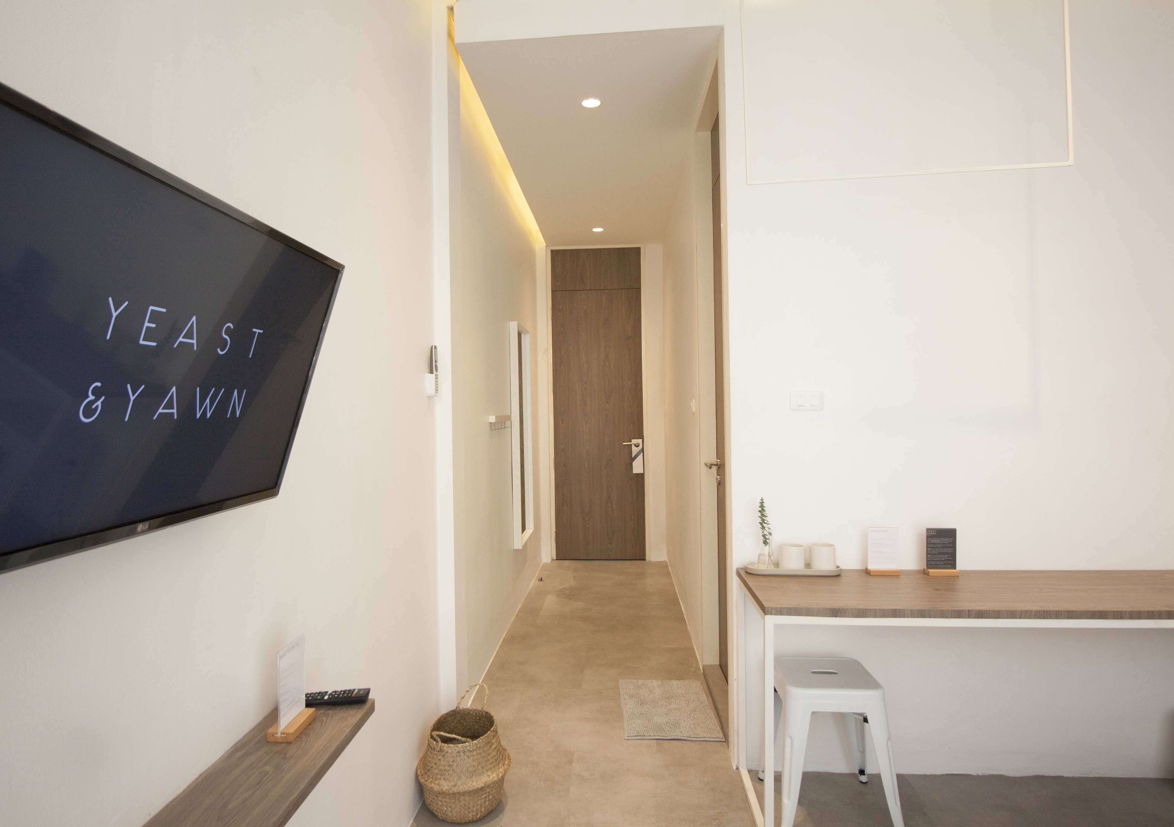 Y1 · Private Minimal Room & Breakfast in Old Town