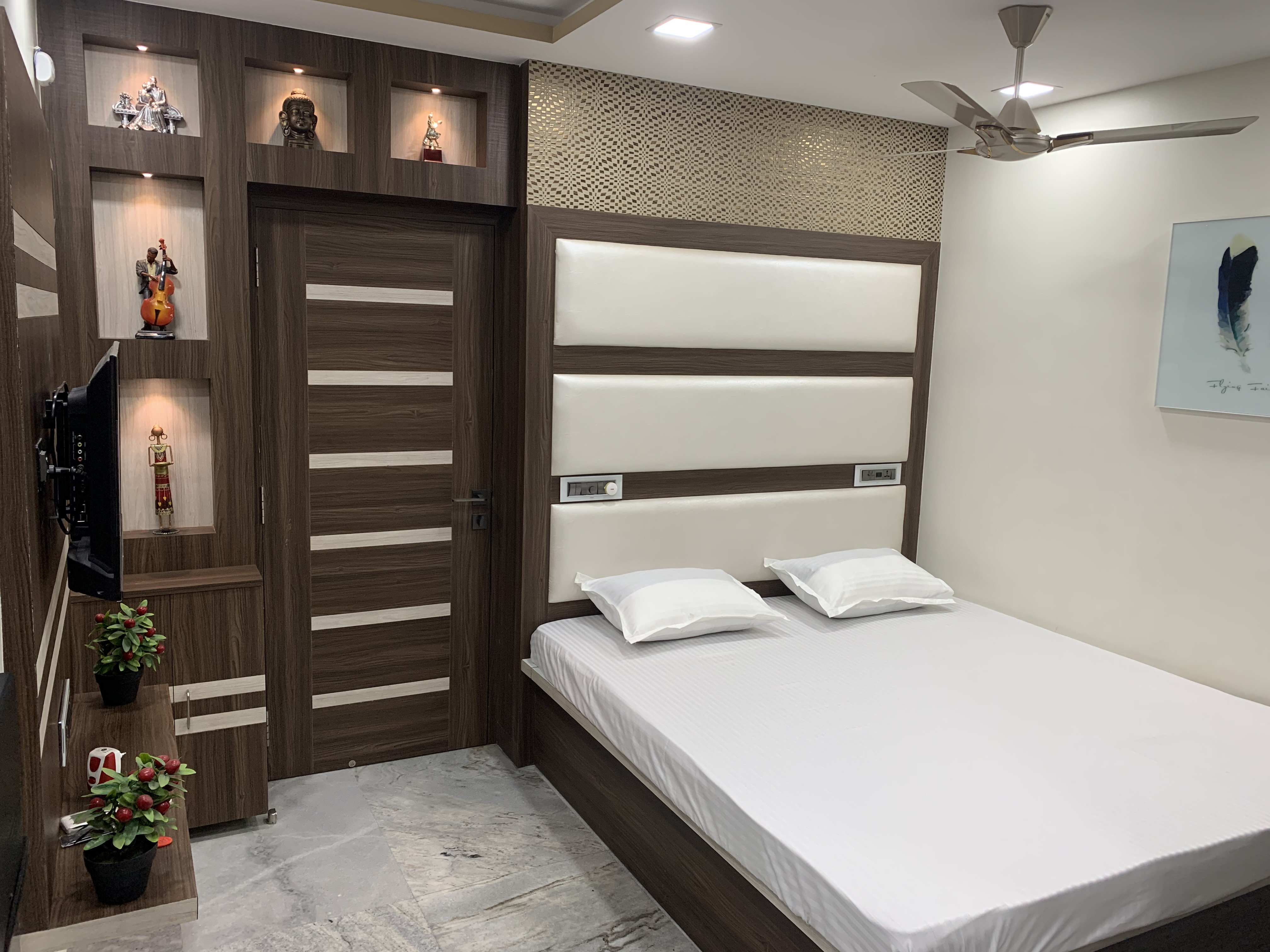 Modern Unique Studio Apartment in Central Kolkata Apartments for Rent