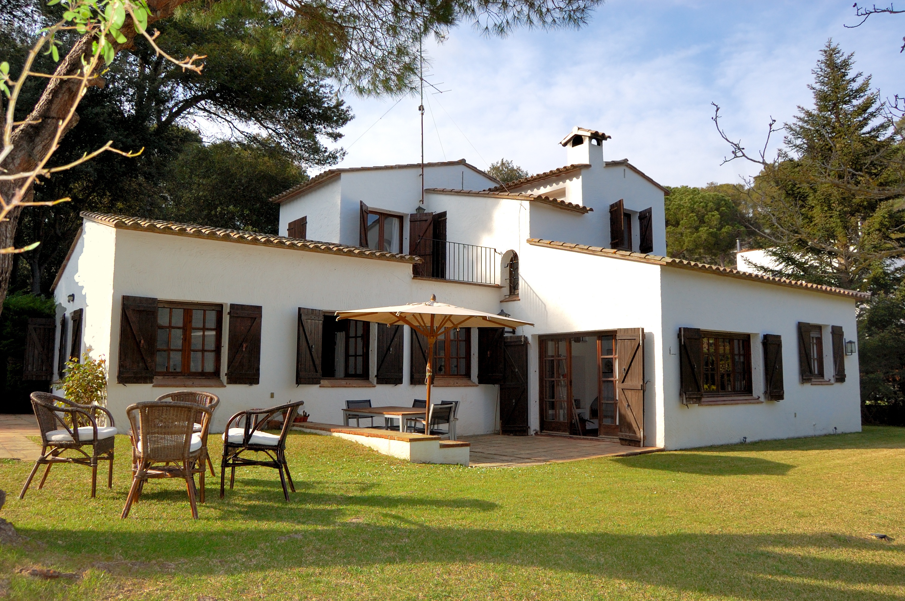 House with garden and pool in the center of Tamariu