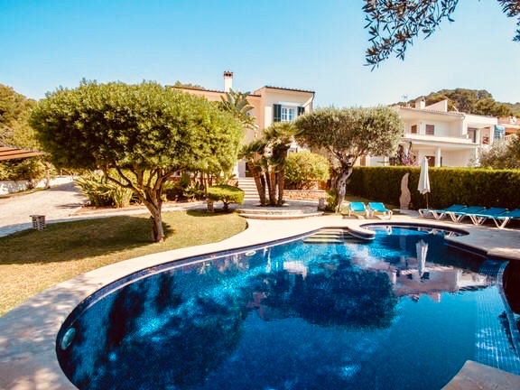 Spacious house with sea views and beautiful nature