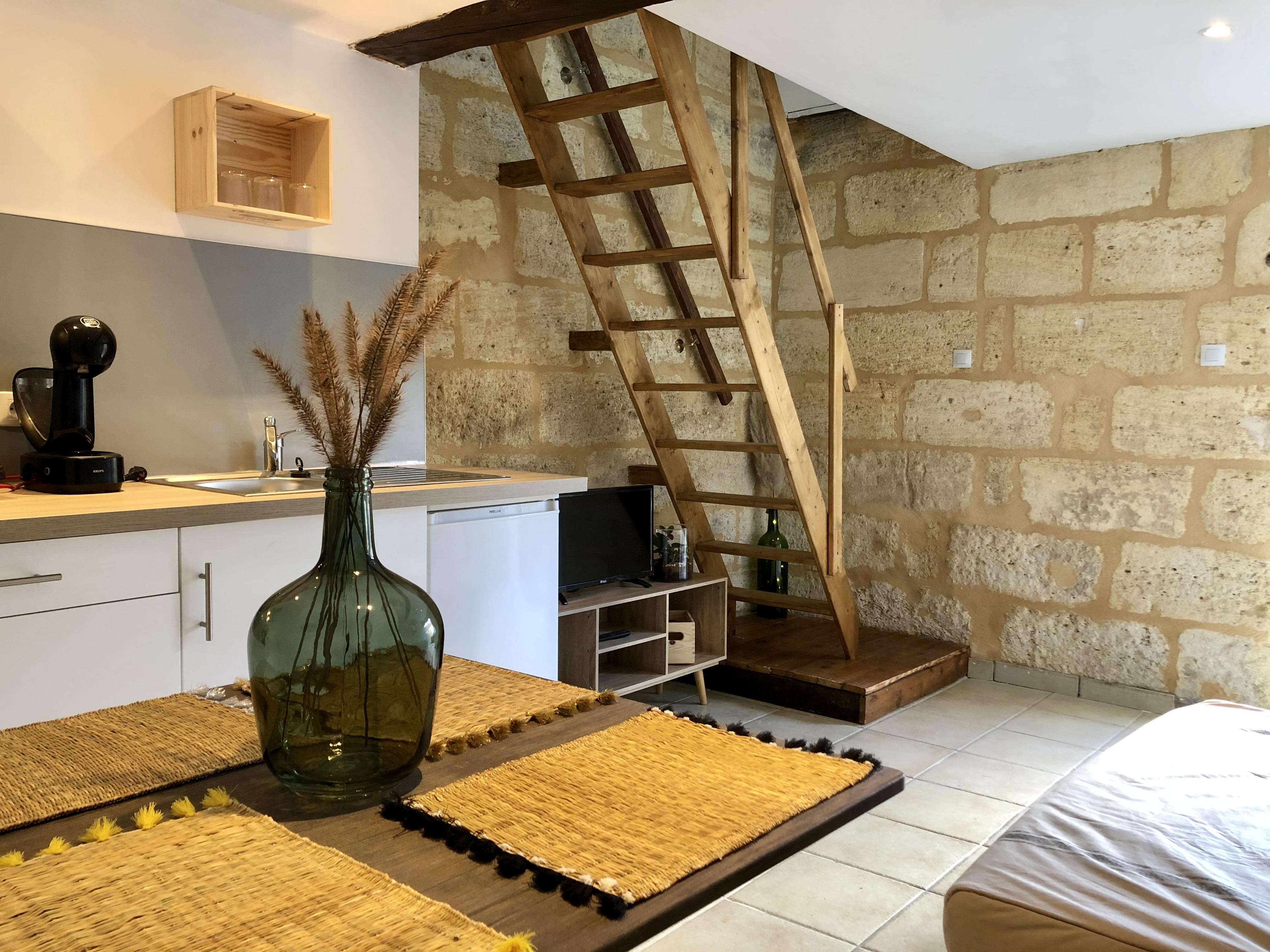 Tranquility in the heart of the Saint-Emilion vineyard
