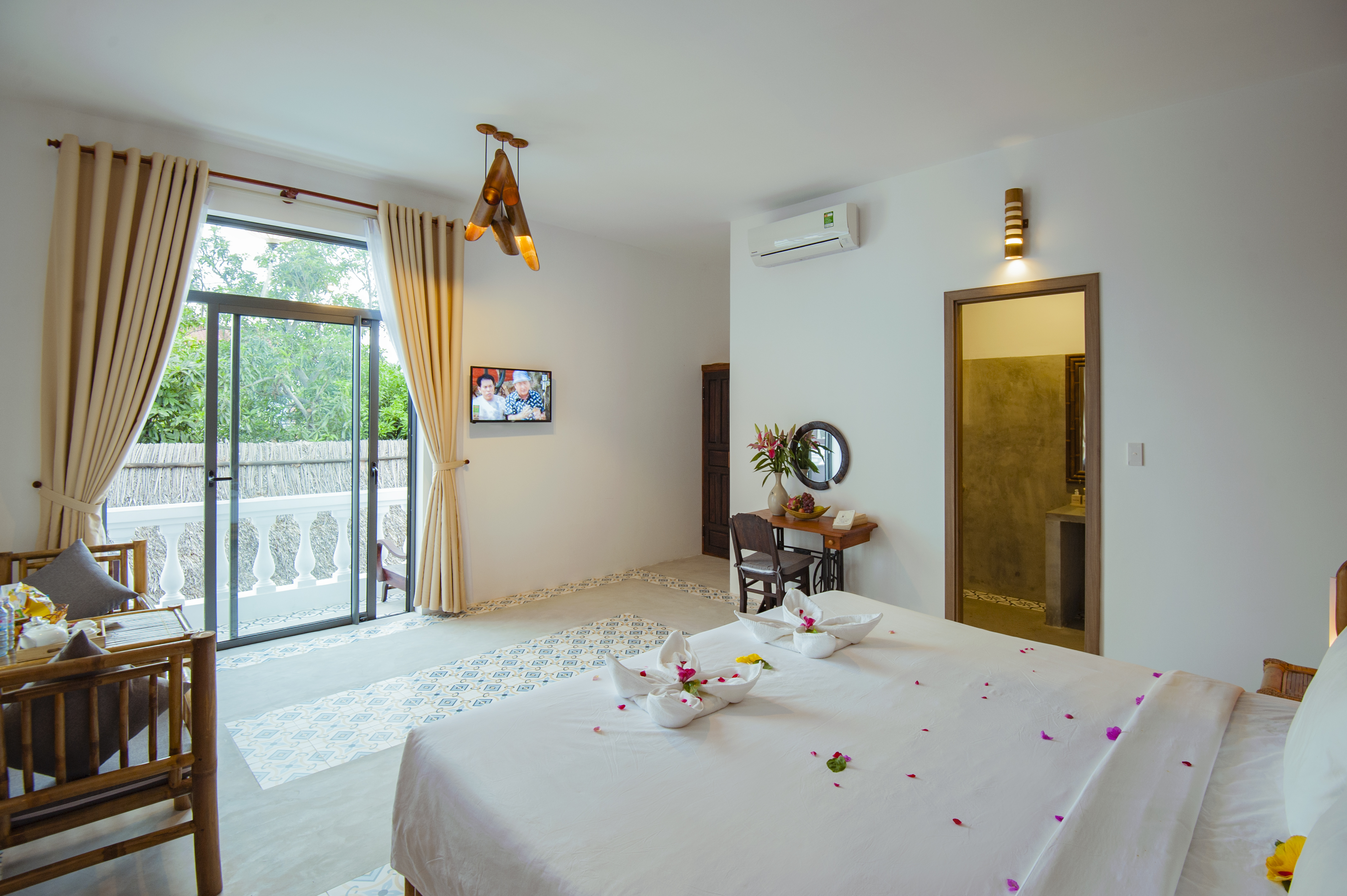 Deluxe Double room with Balcony - Rustic Villa