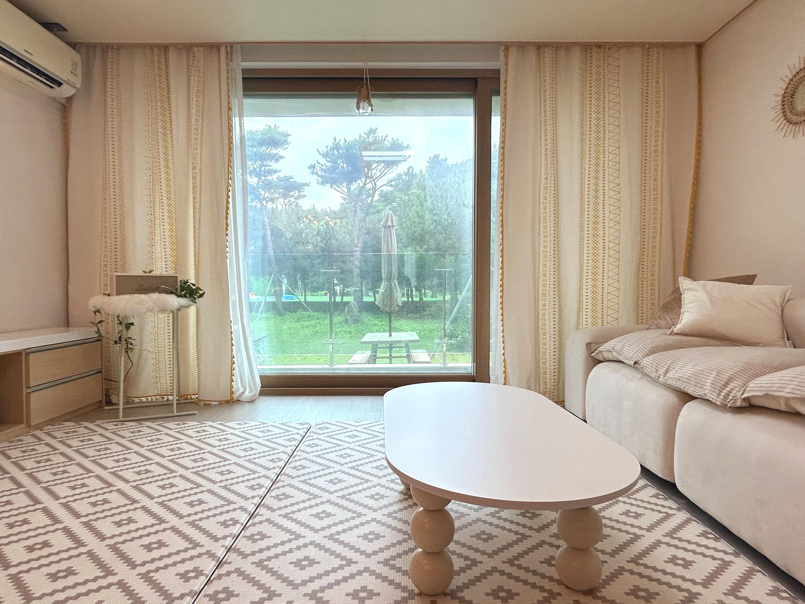 [Con Ferrito Heidi] [Sokcho]
[Healing Zone] [Forest Tax Area] 4
Dogs ~ Small dogs are allowed