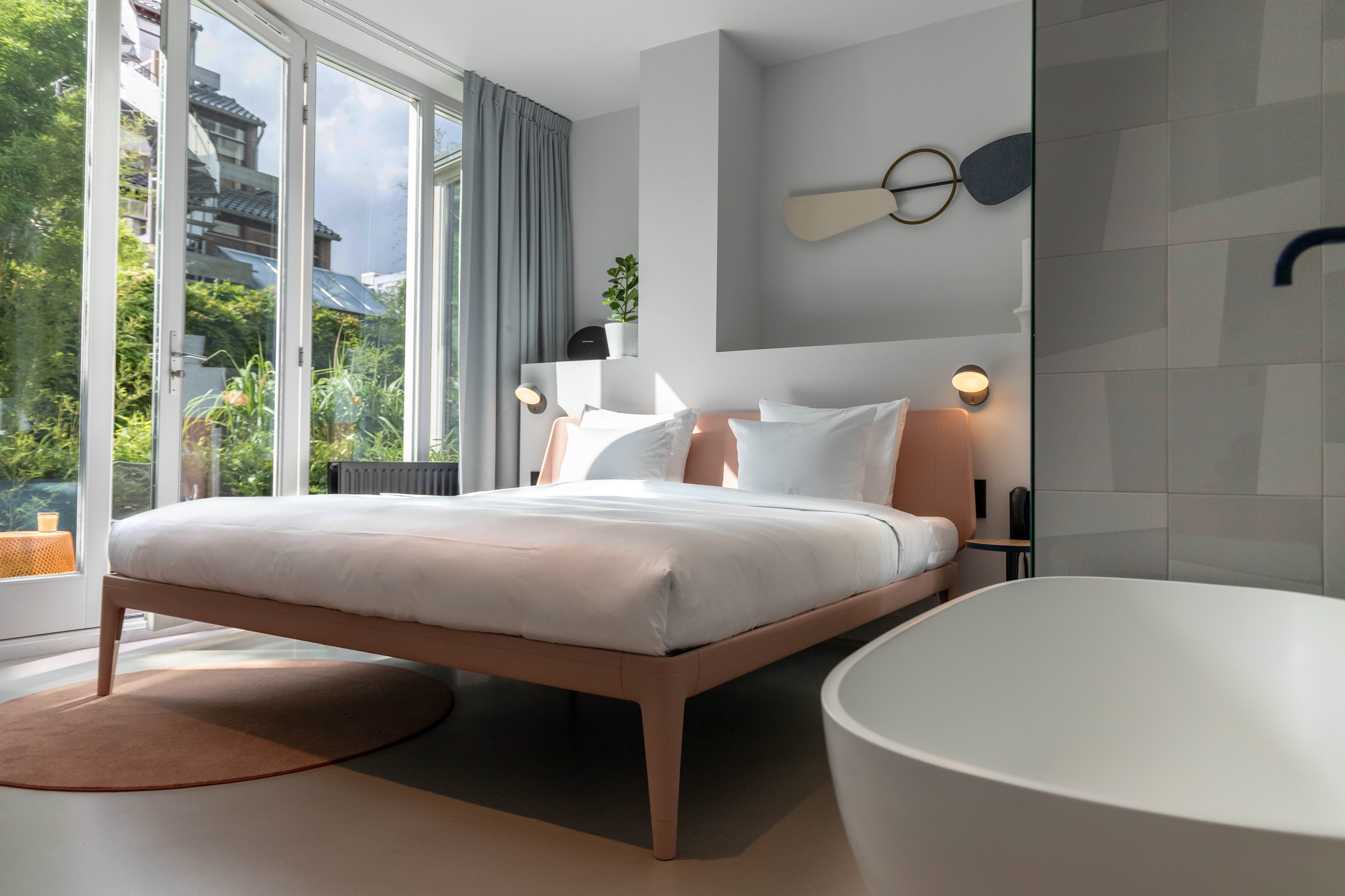Eco-friendly WOW Room - garden, bathtub & king bed — Amsterdam stay