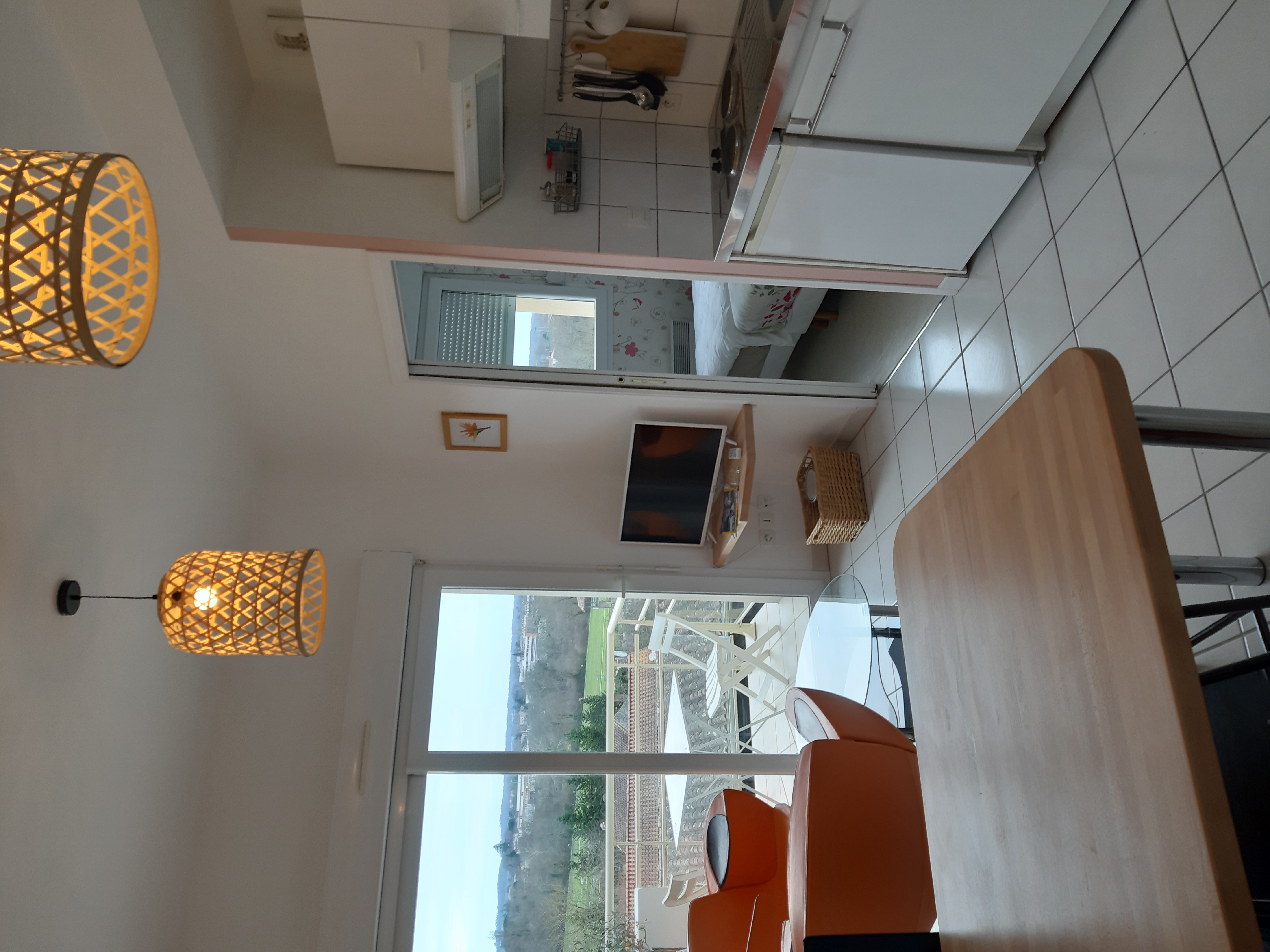 quiet apartment, close to all amenities