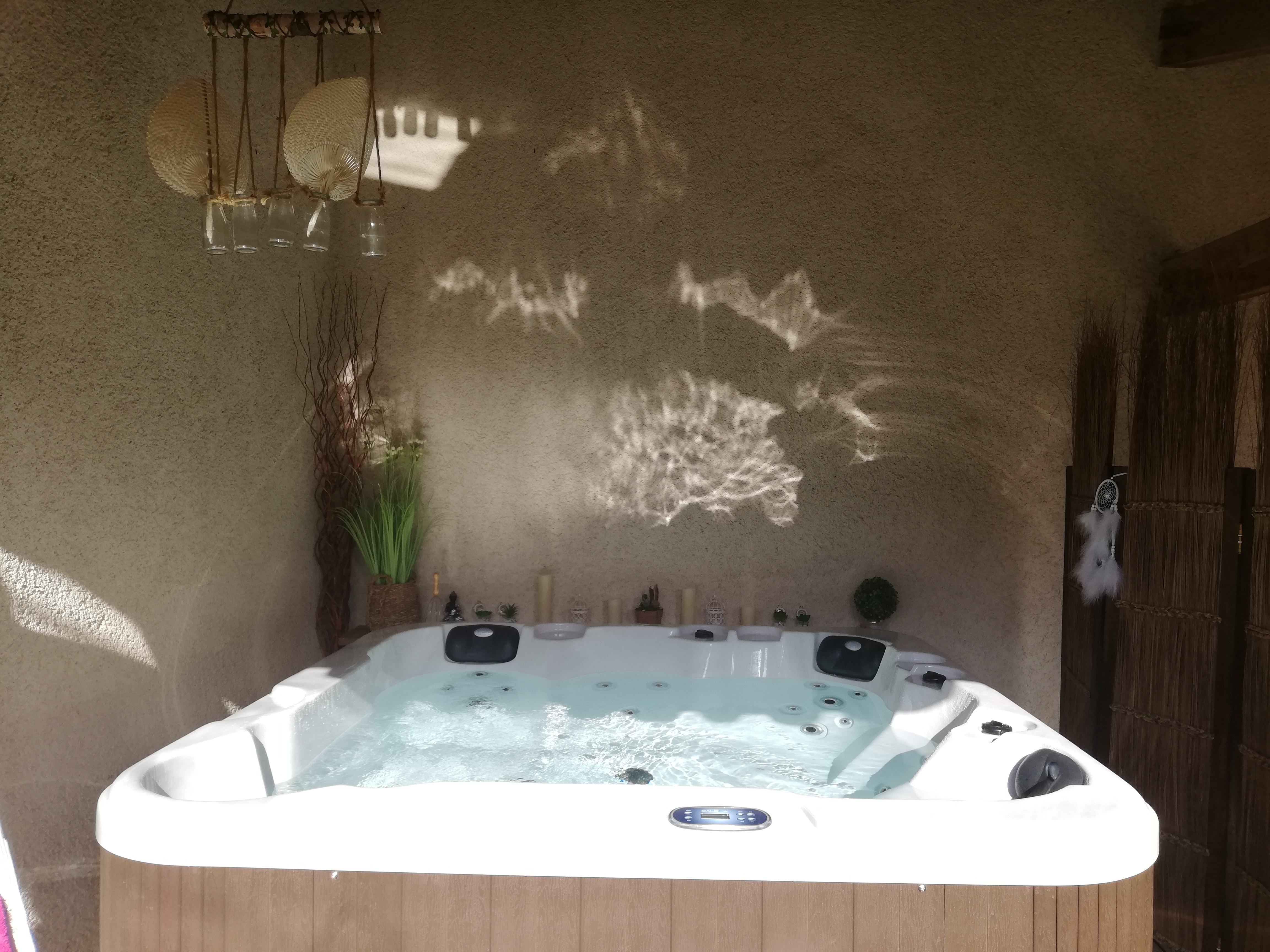 Mas Pool and private HOT TUB
'Chez Audrey en Provence'