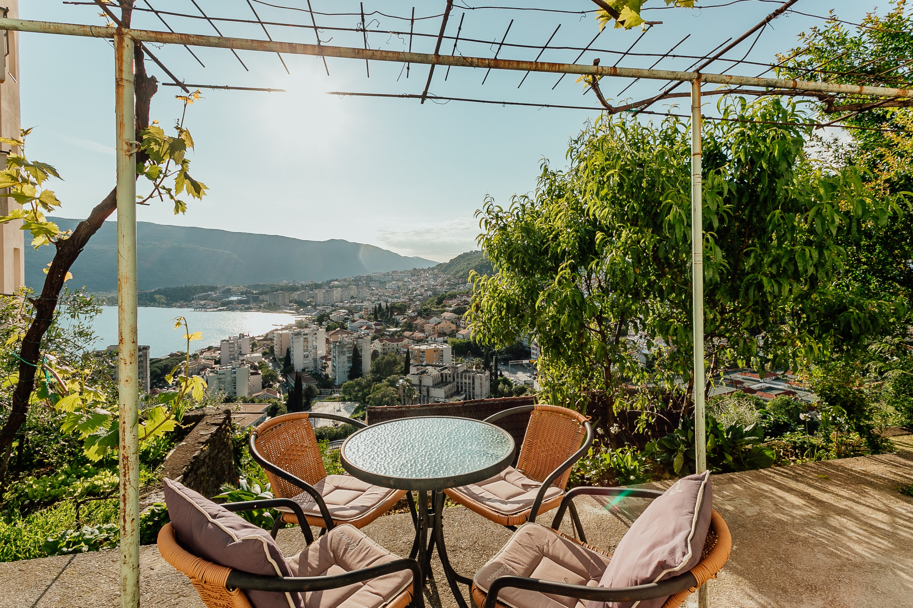 Apartment with terrace and sea view