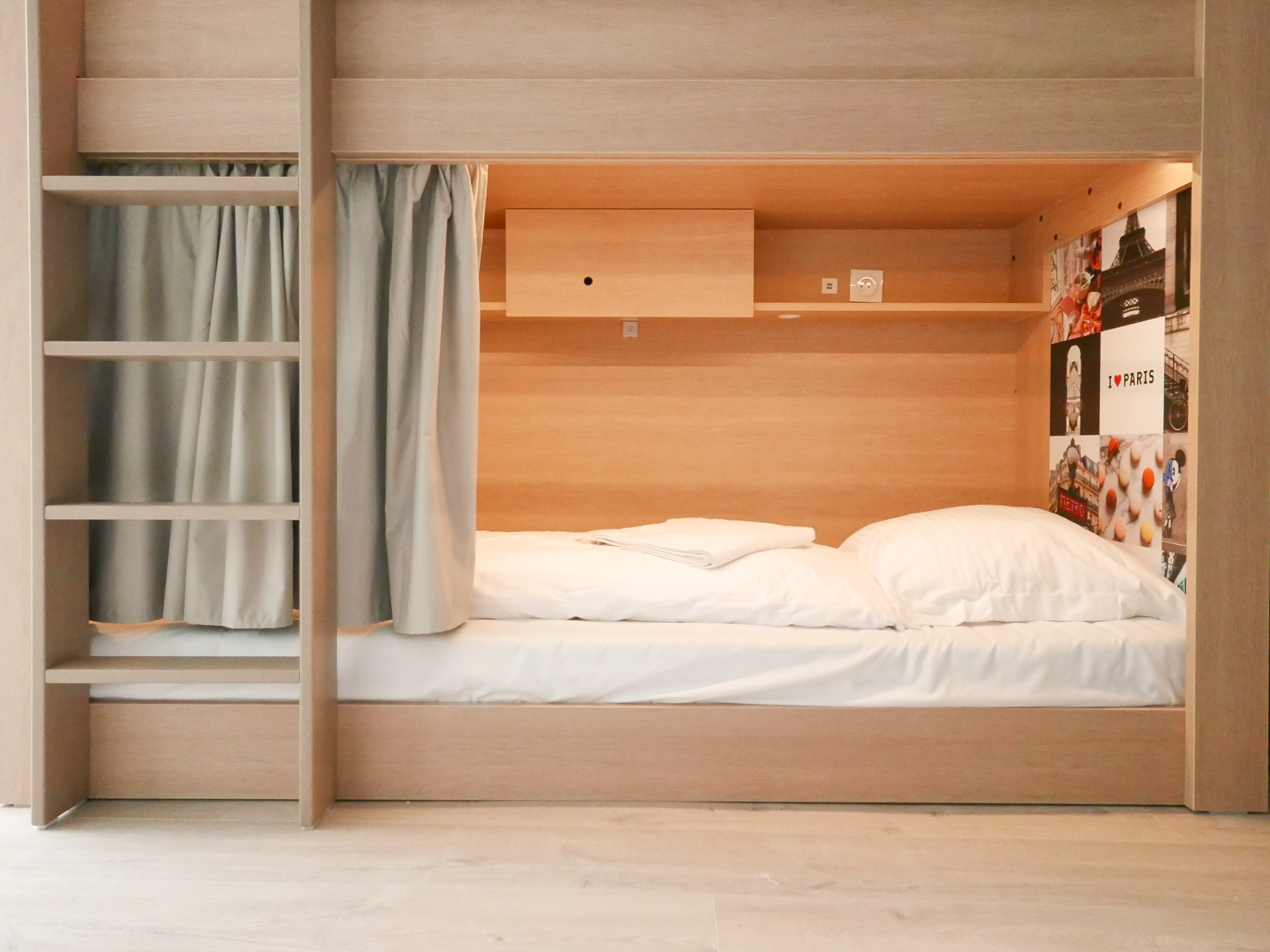 Comfortable bed in shared rooms of 8 in Paris 12e