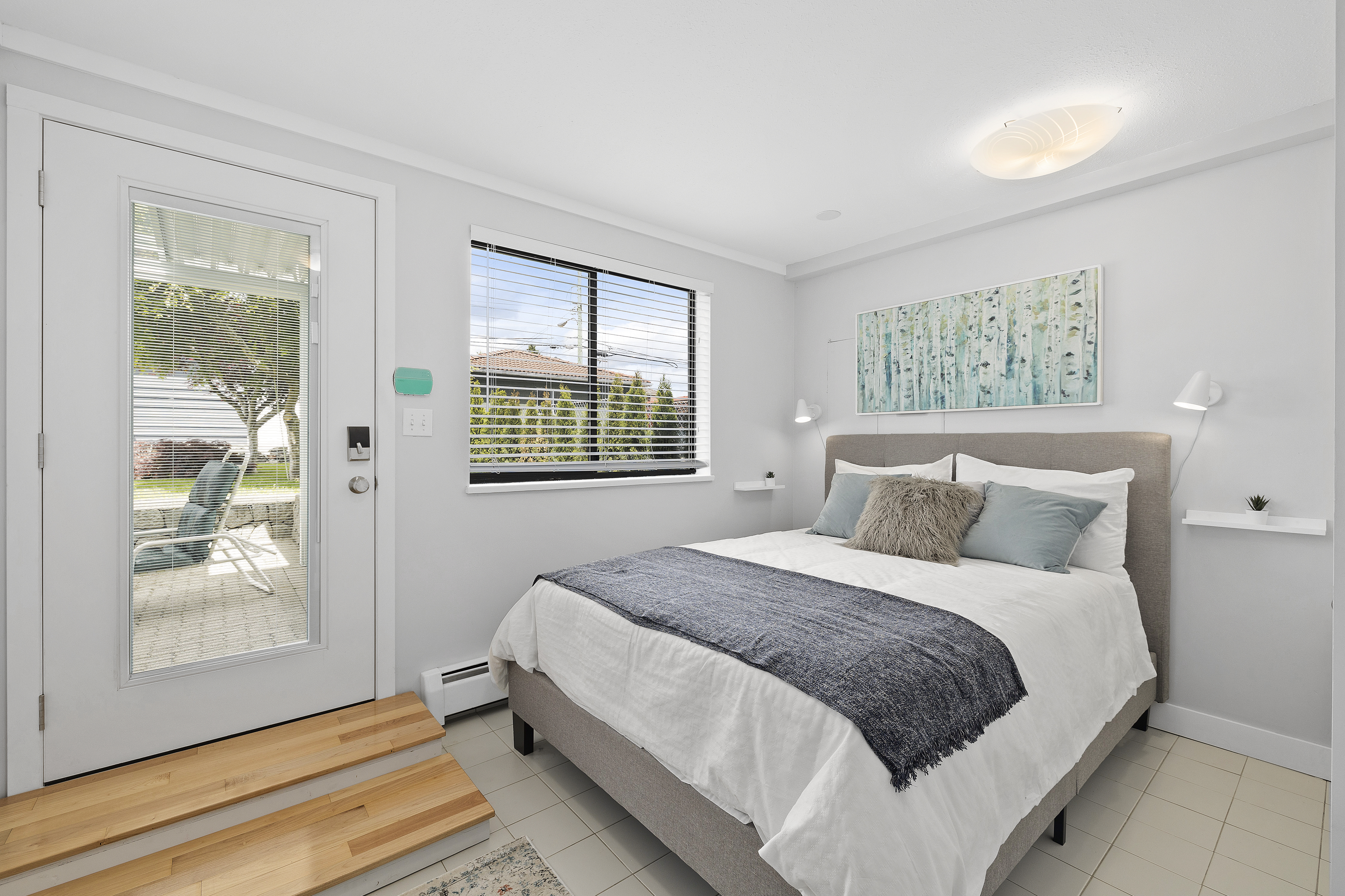Modern Room near PNE 🎪 w/ Parking & Self Check-in