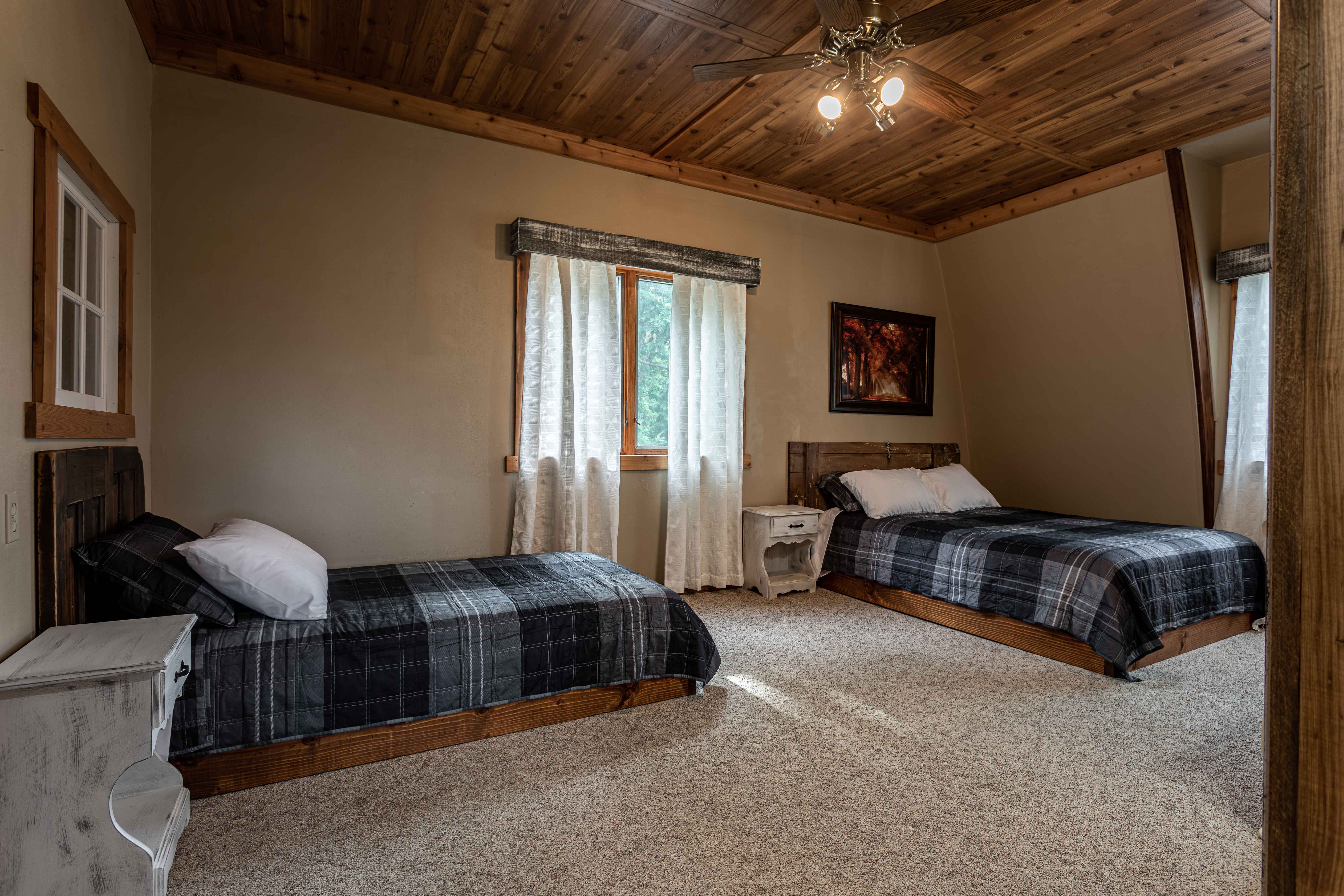 Amazing Renovated Dairy BarnMin to WI Dells Farm stays for Rent in
