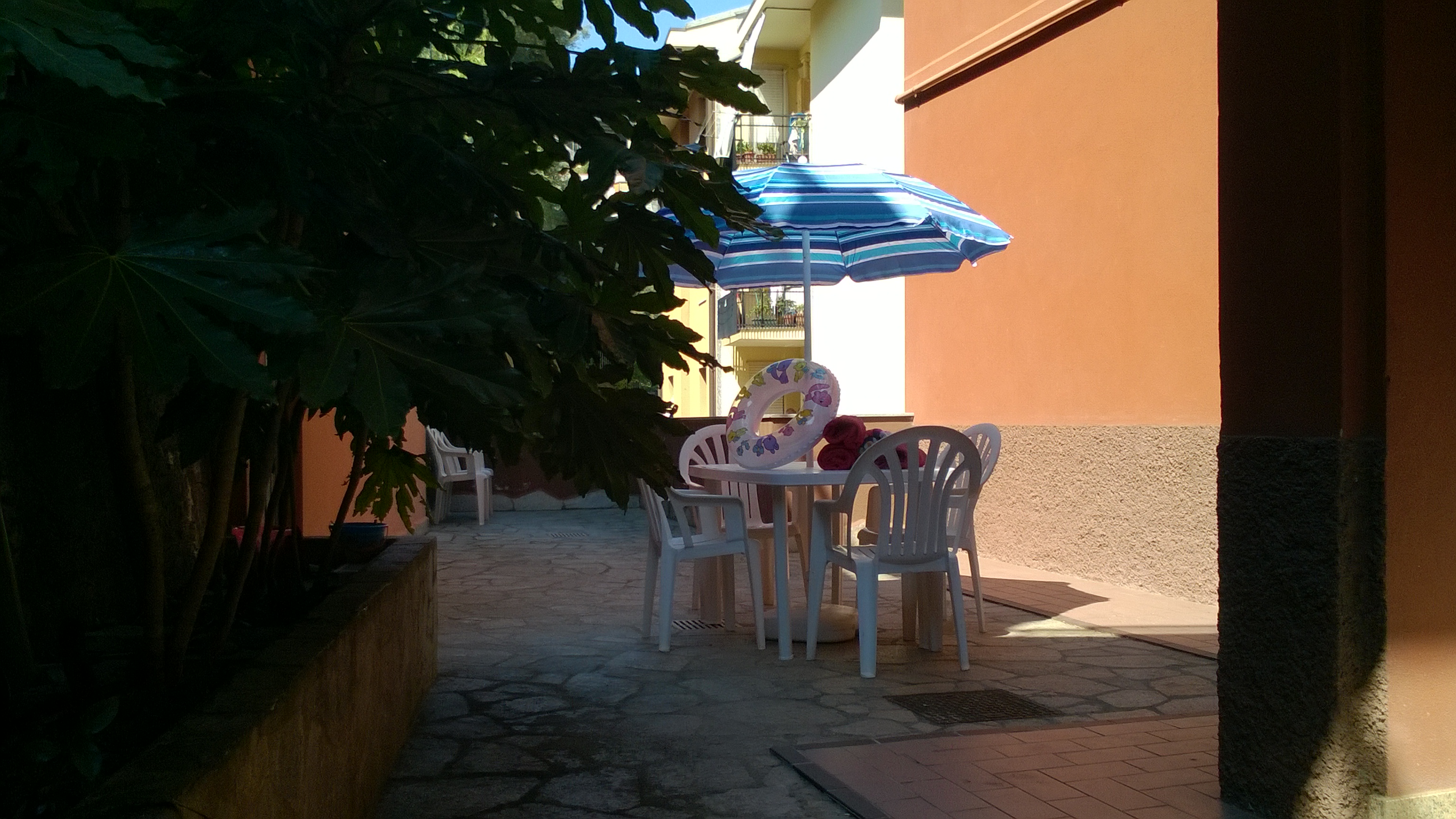 Casa al Mare. Dogs OK! (Citra 010001-LT-0250)