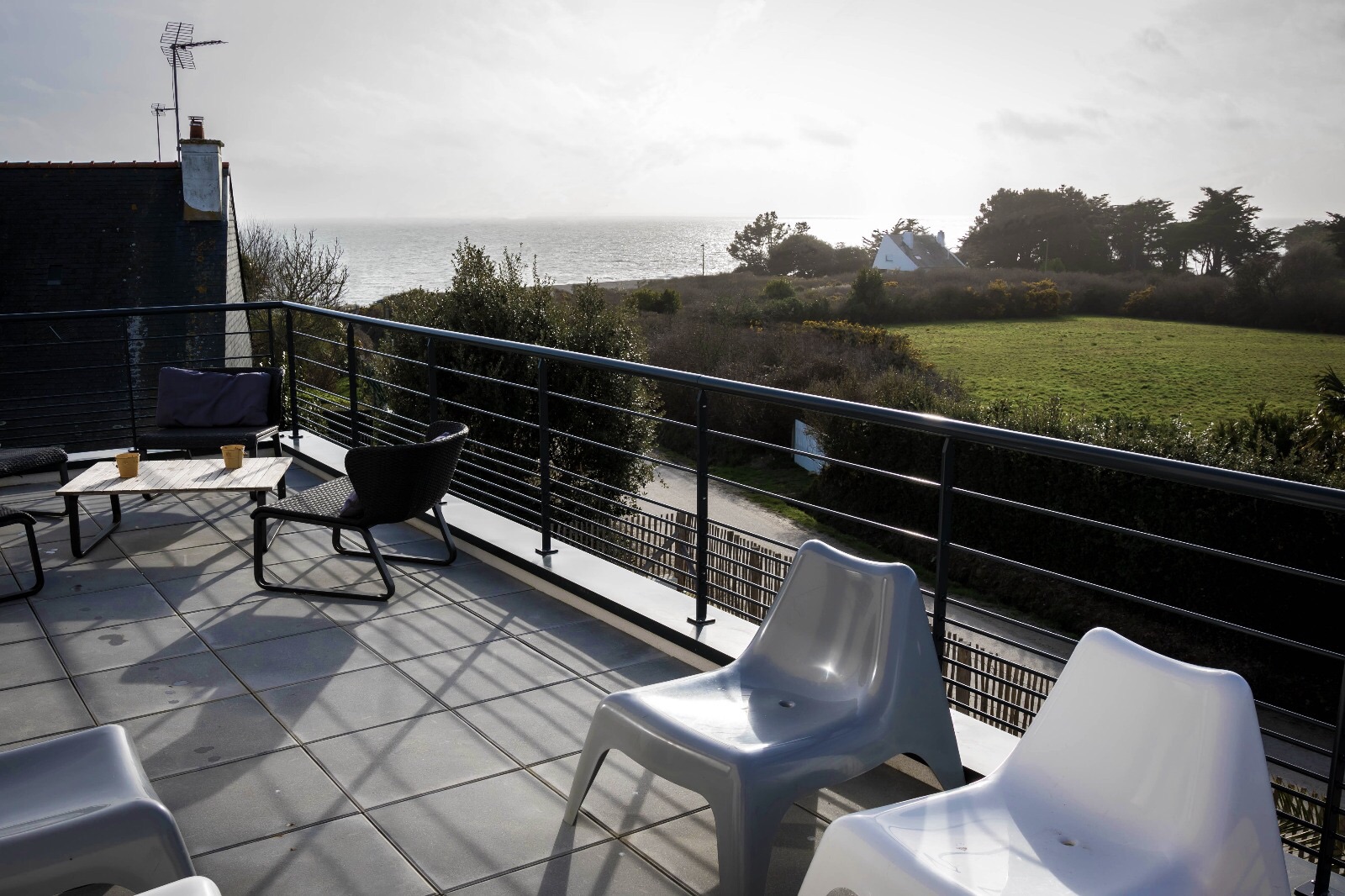 Contemporary house with sea view 100m from the beach