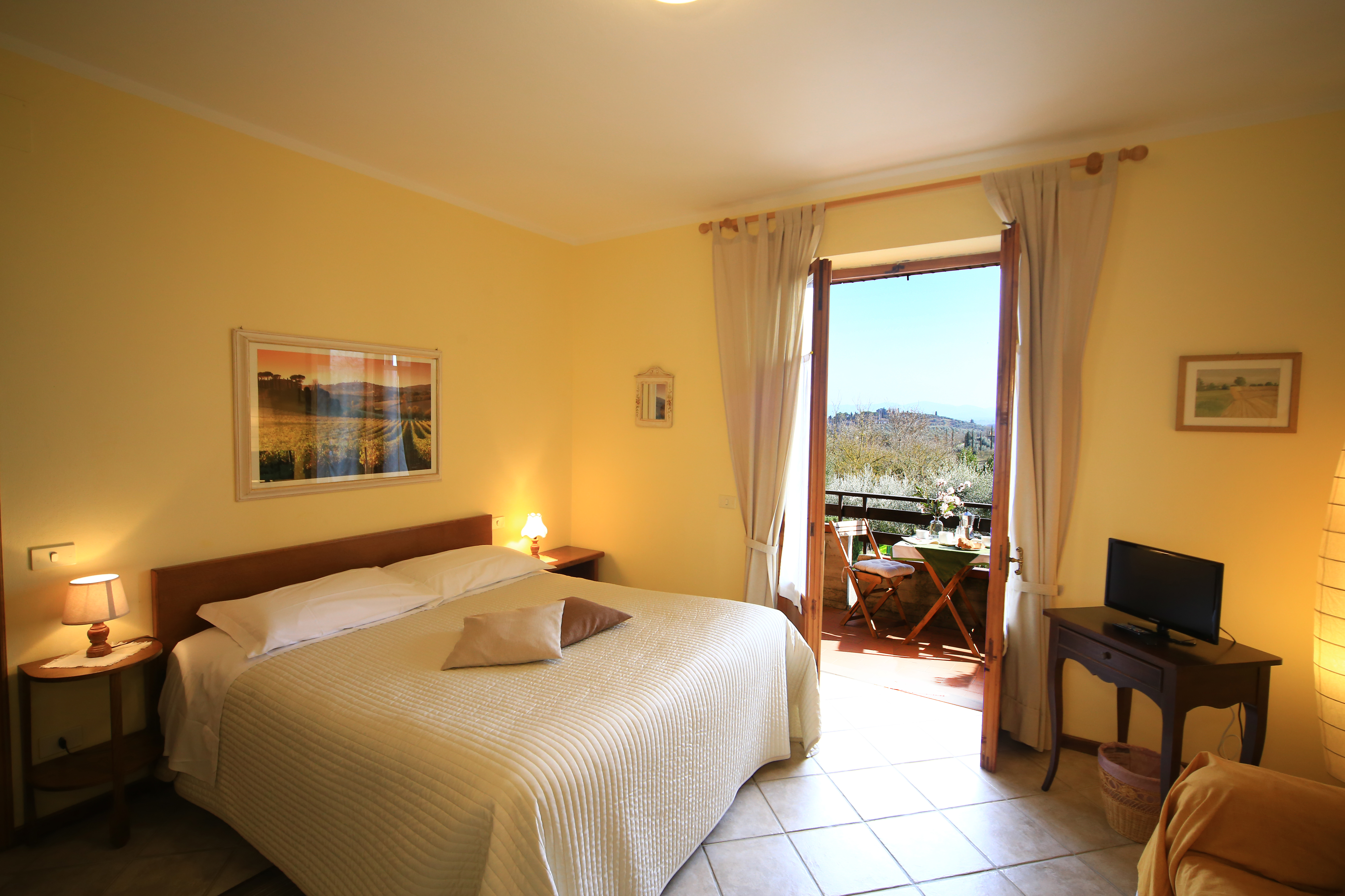 Apartment overlooking San Gimignano