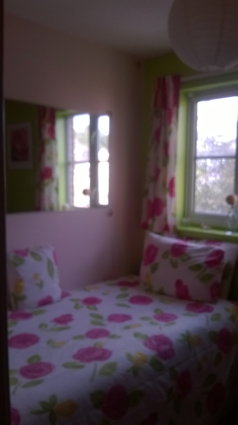Single, warm, cosy, inviting bedroom in Brislington East, Bristol