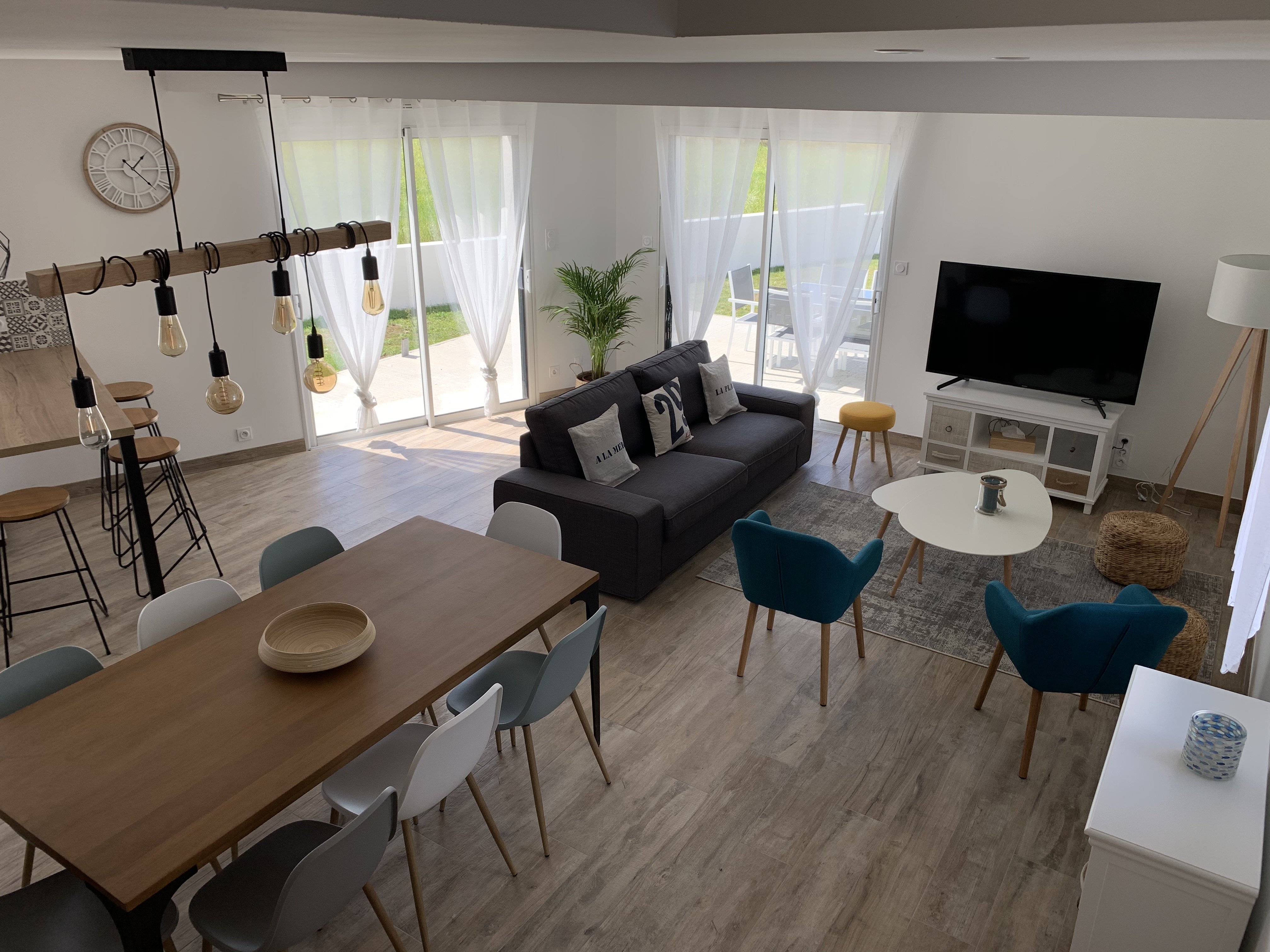 Contemporary house close to the sea