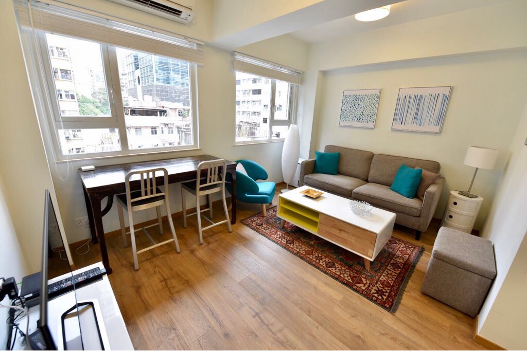 Renovated Apartment with 2 rooms - Kennedy Town!