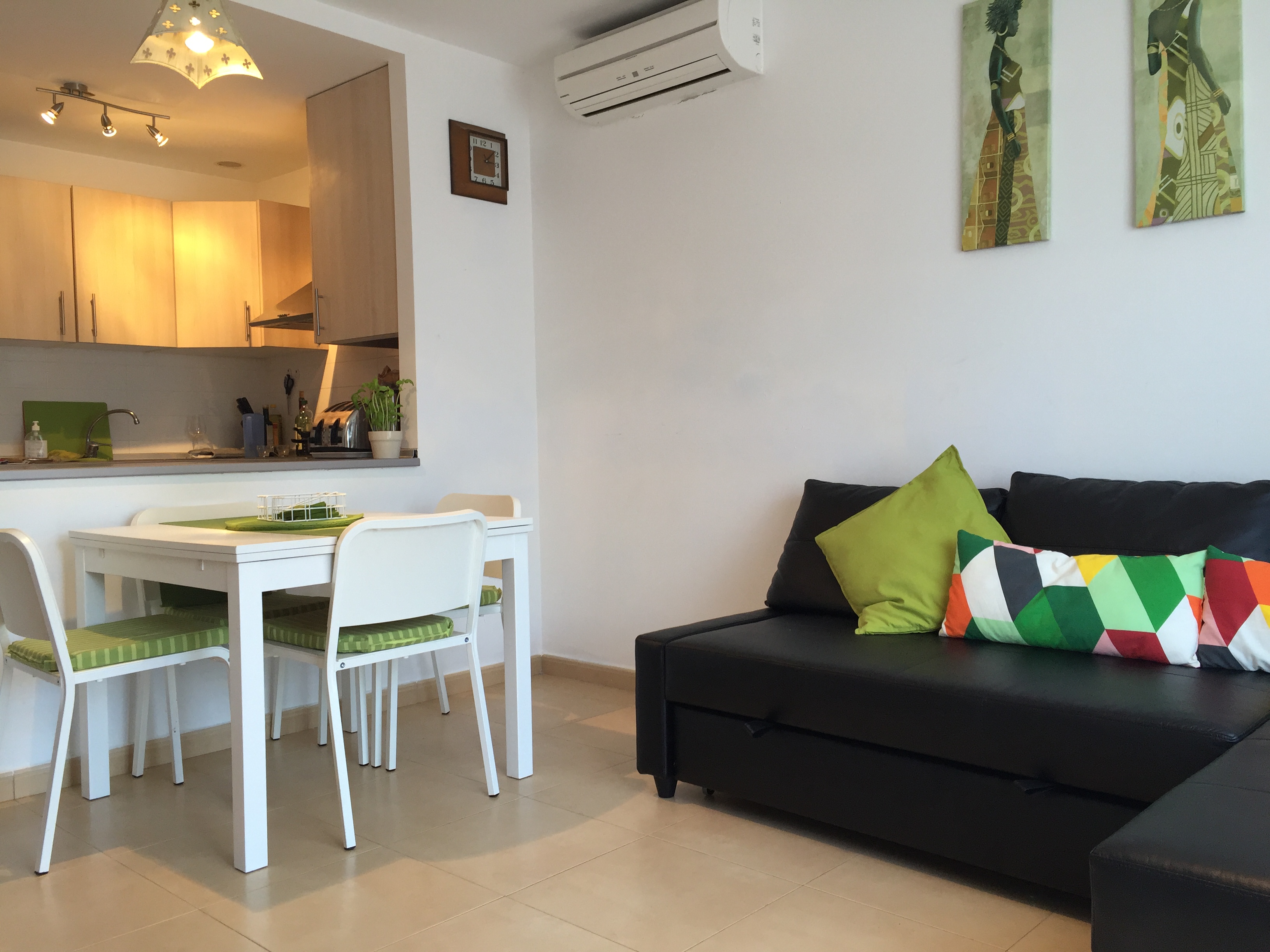 Quiet, comfortable family-friendly groundfloor apt