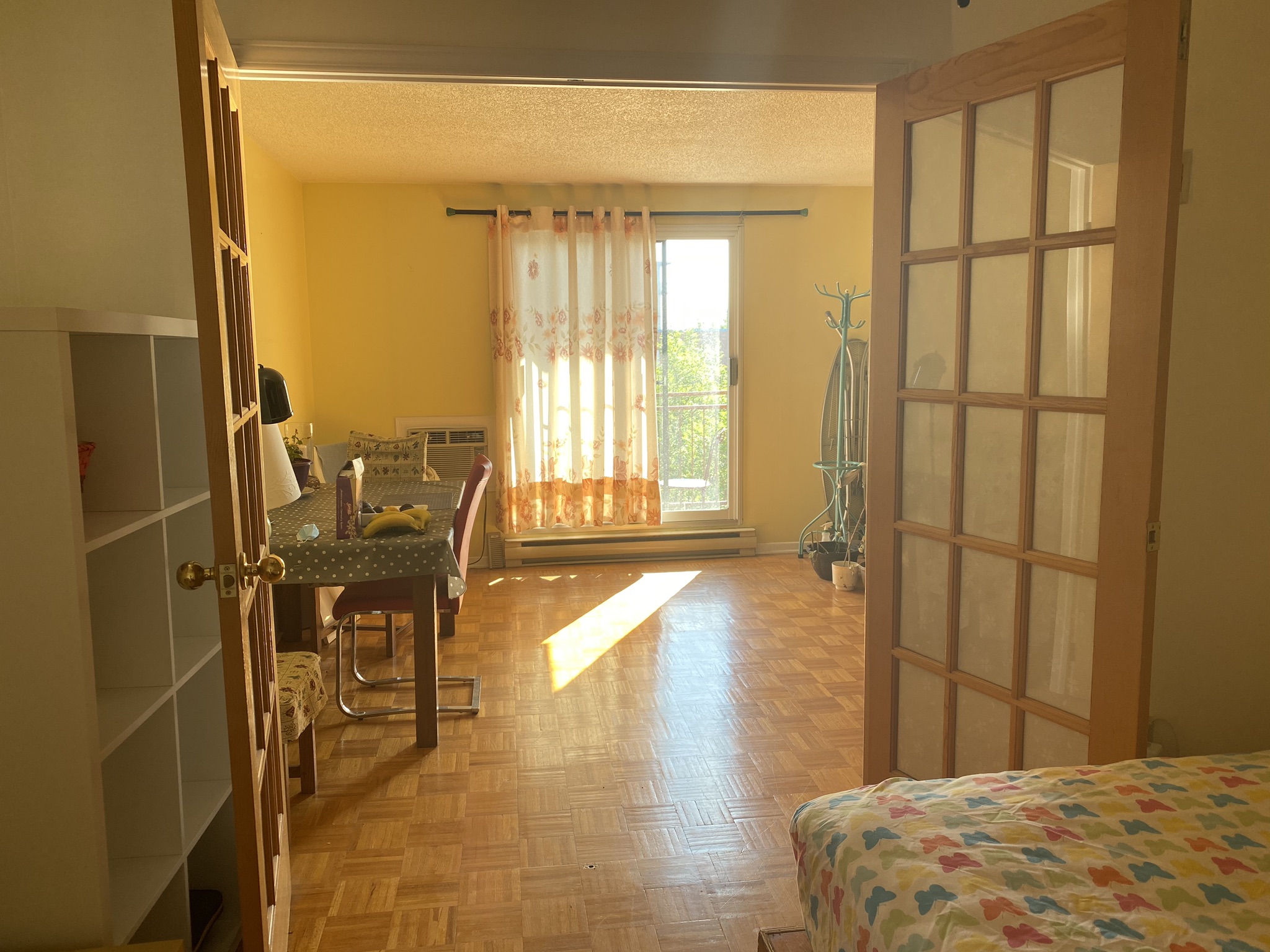 Schöne Brücke Den/Schlafzimmer mit Fenster —boisfranc