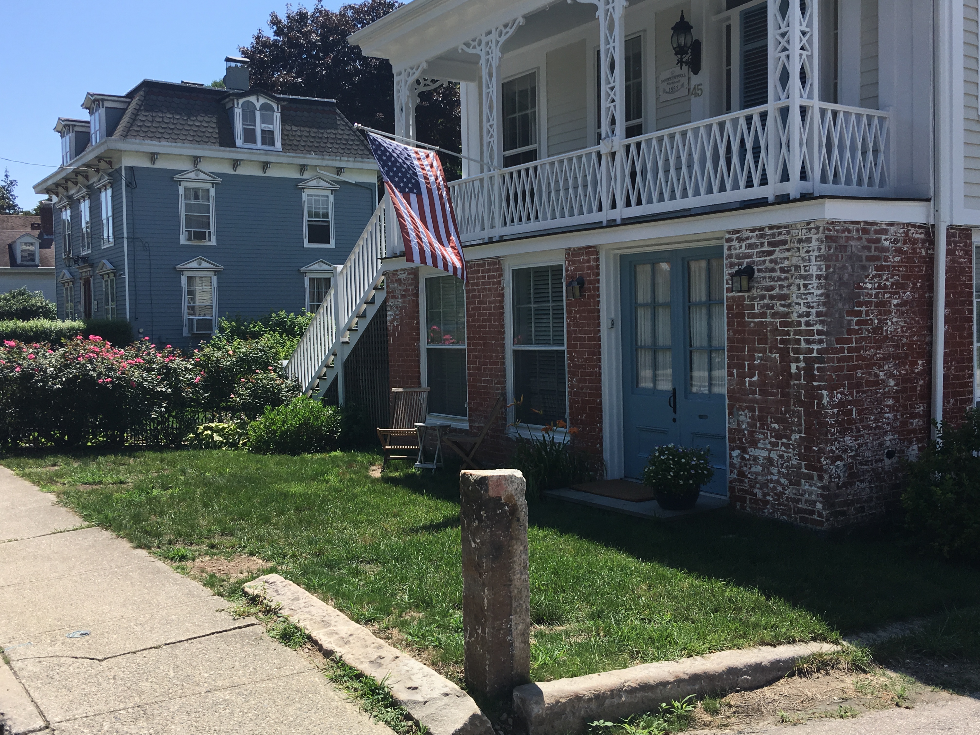 Studio Apartment in Downtown Mystic Historic Home