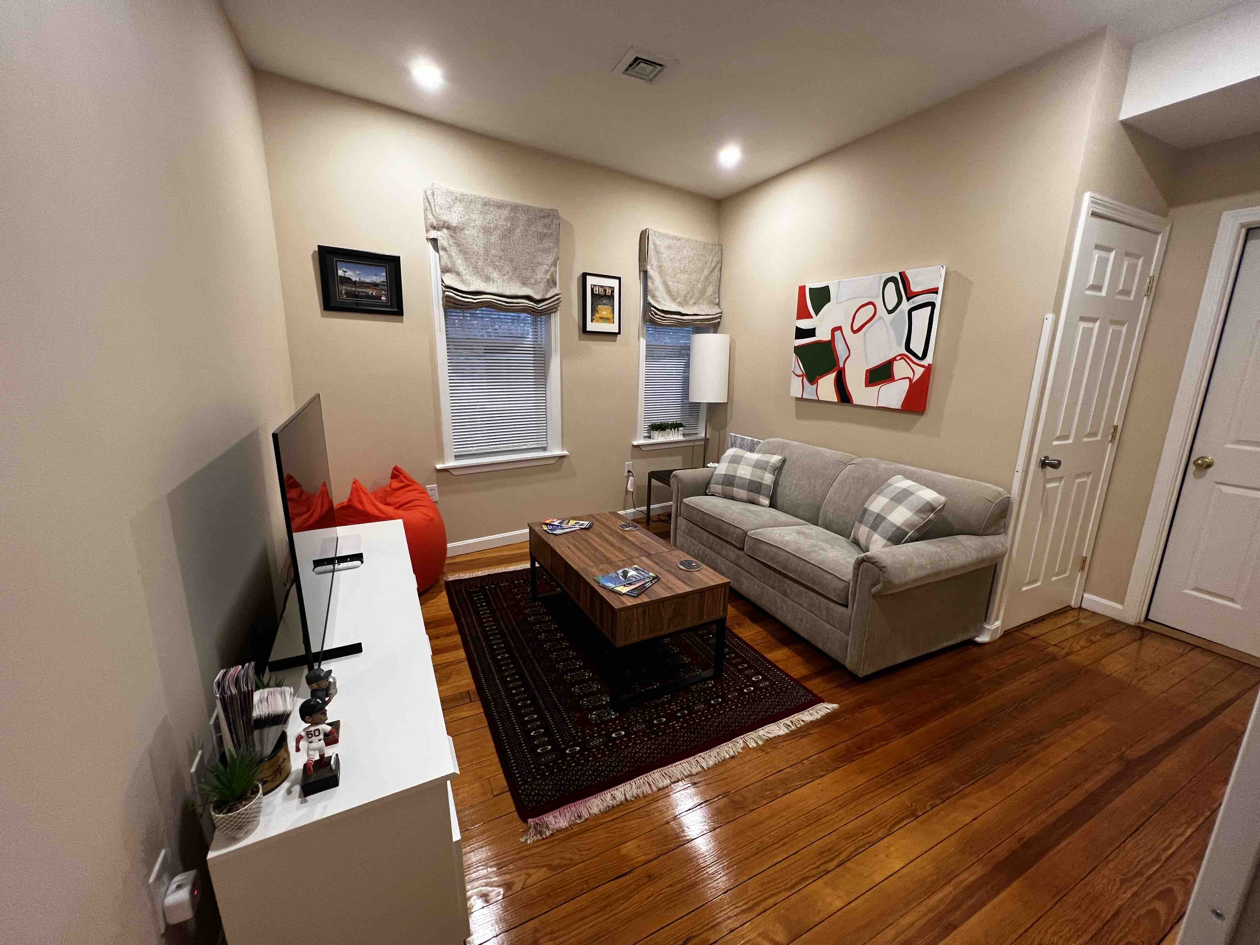 Modern Apt Central to Logan Airport & Downtown