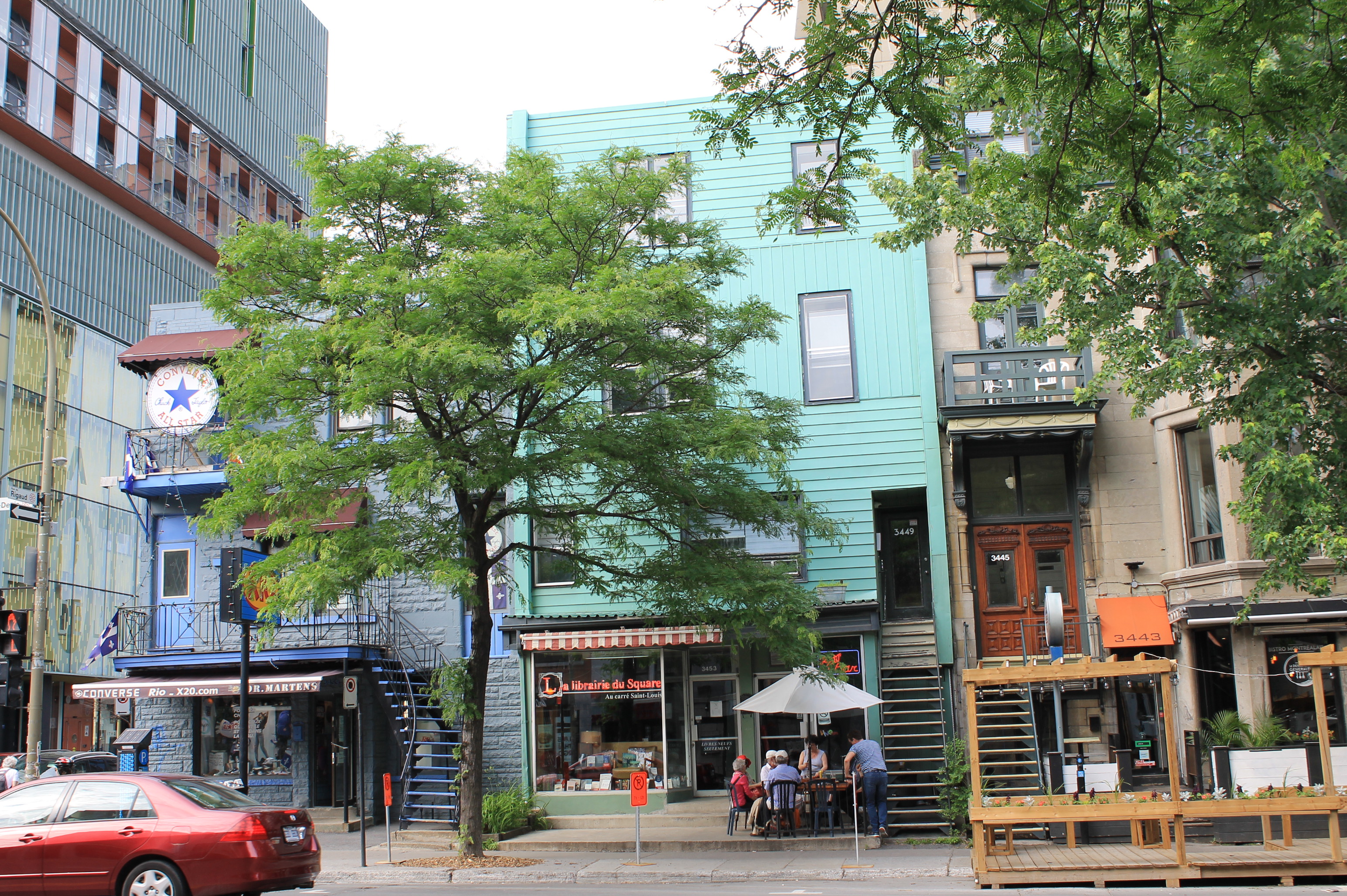 dr martens quebec hours