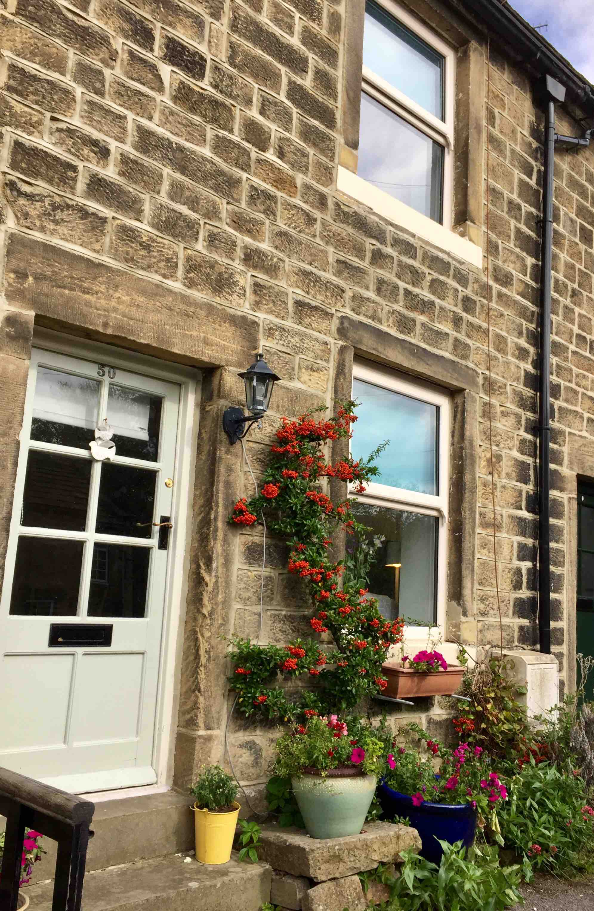 Daisy Nook Cosy village cottage. Yorkshire Cottages for Rent in