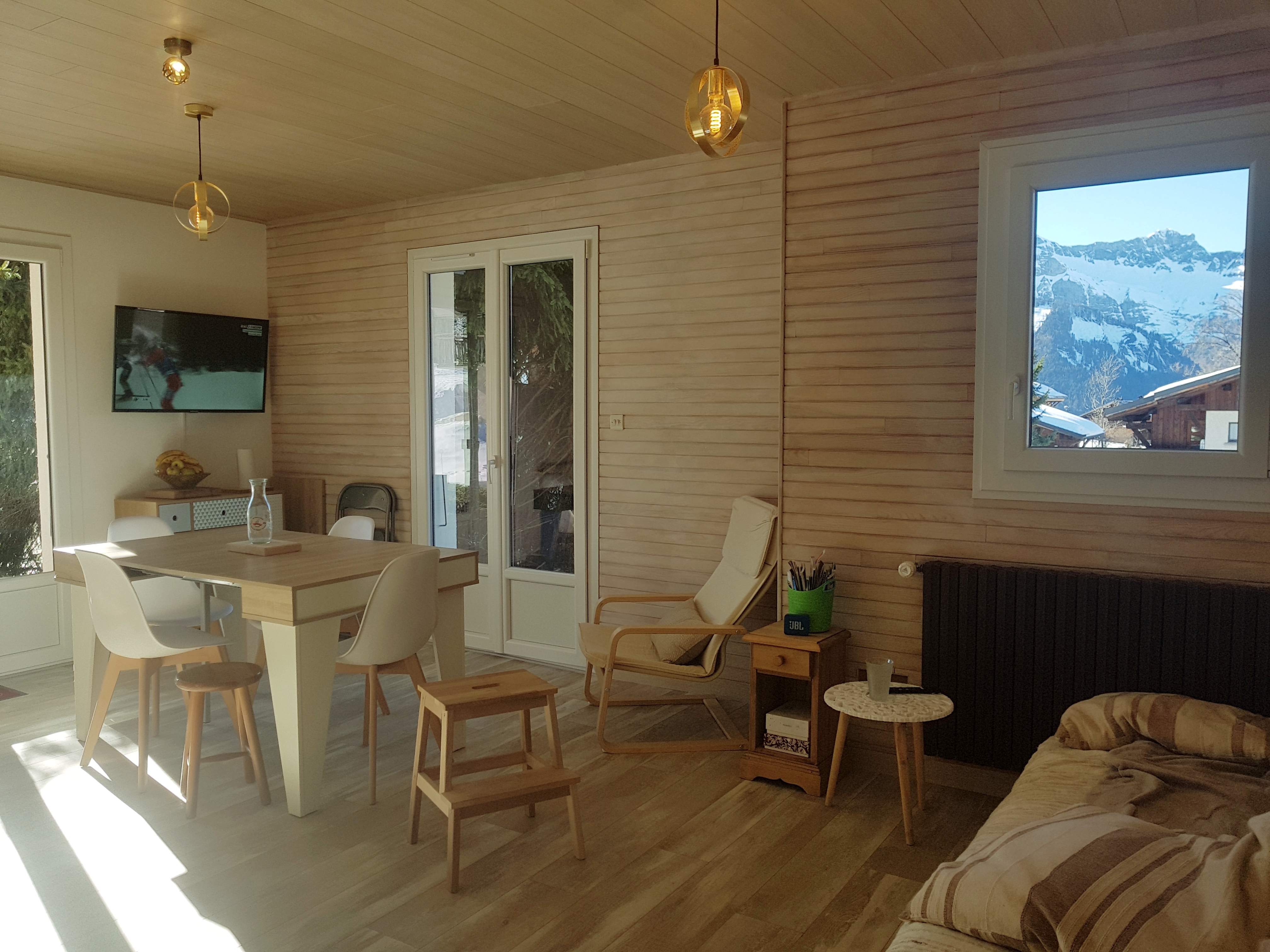 T3 at the foot of the slopes mountain views