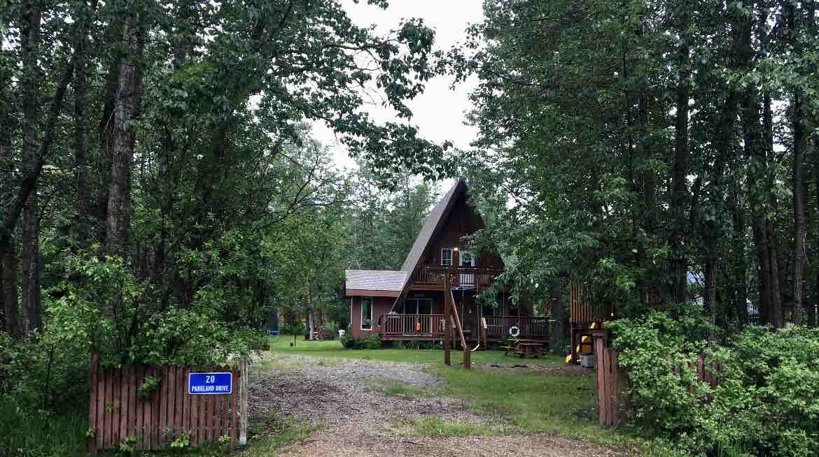 Cozy Family Cabin. Parkland Beach. Gull Lake AB Cabins for Rent in
