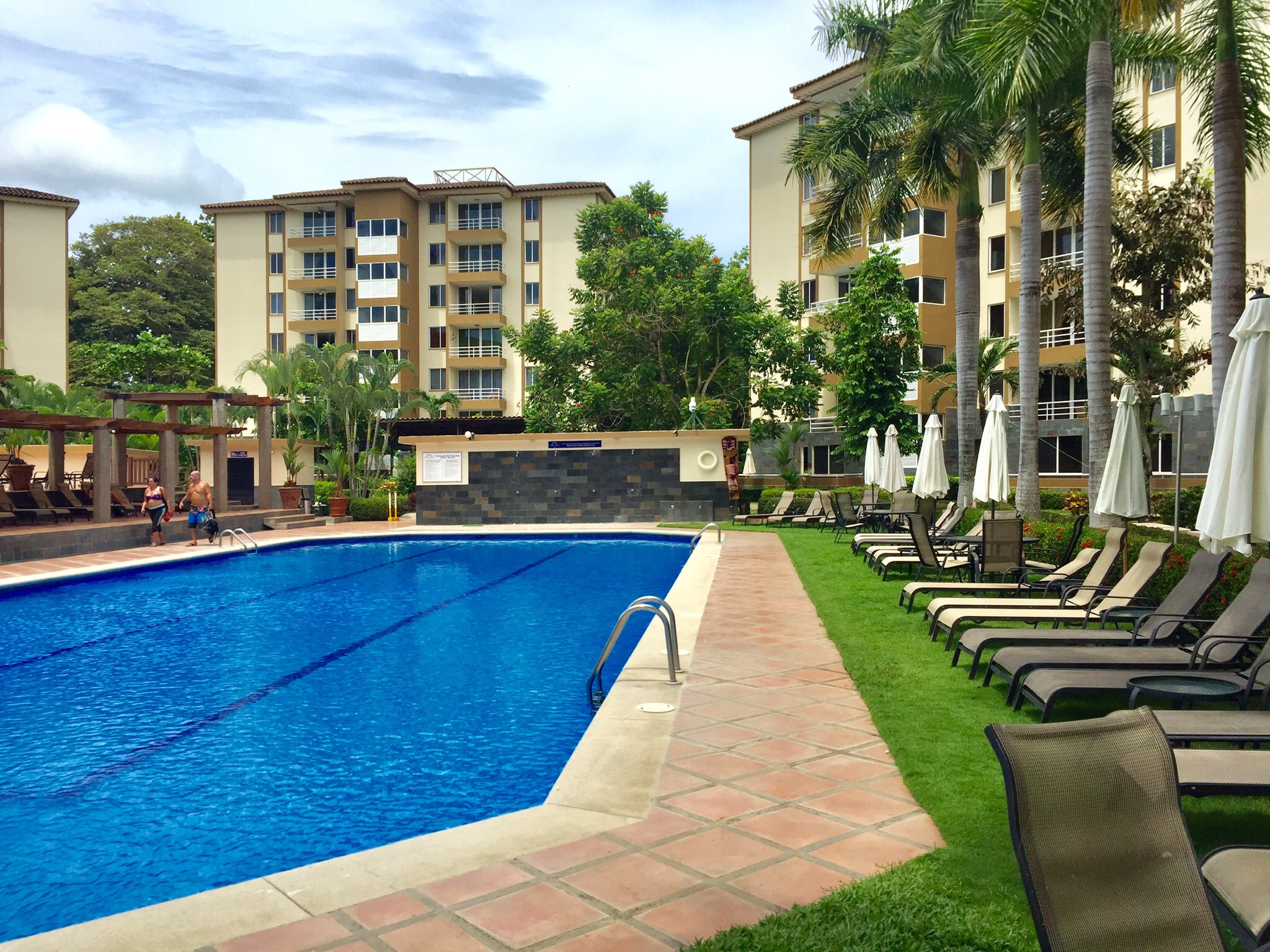 POOL VIEW, 2 BEDROOMS CONDO/ COSTA LINDA/JACO Condominiums for Rent